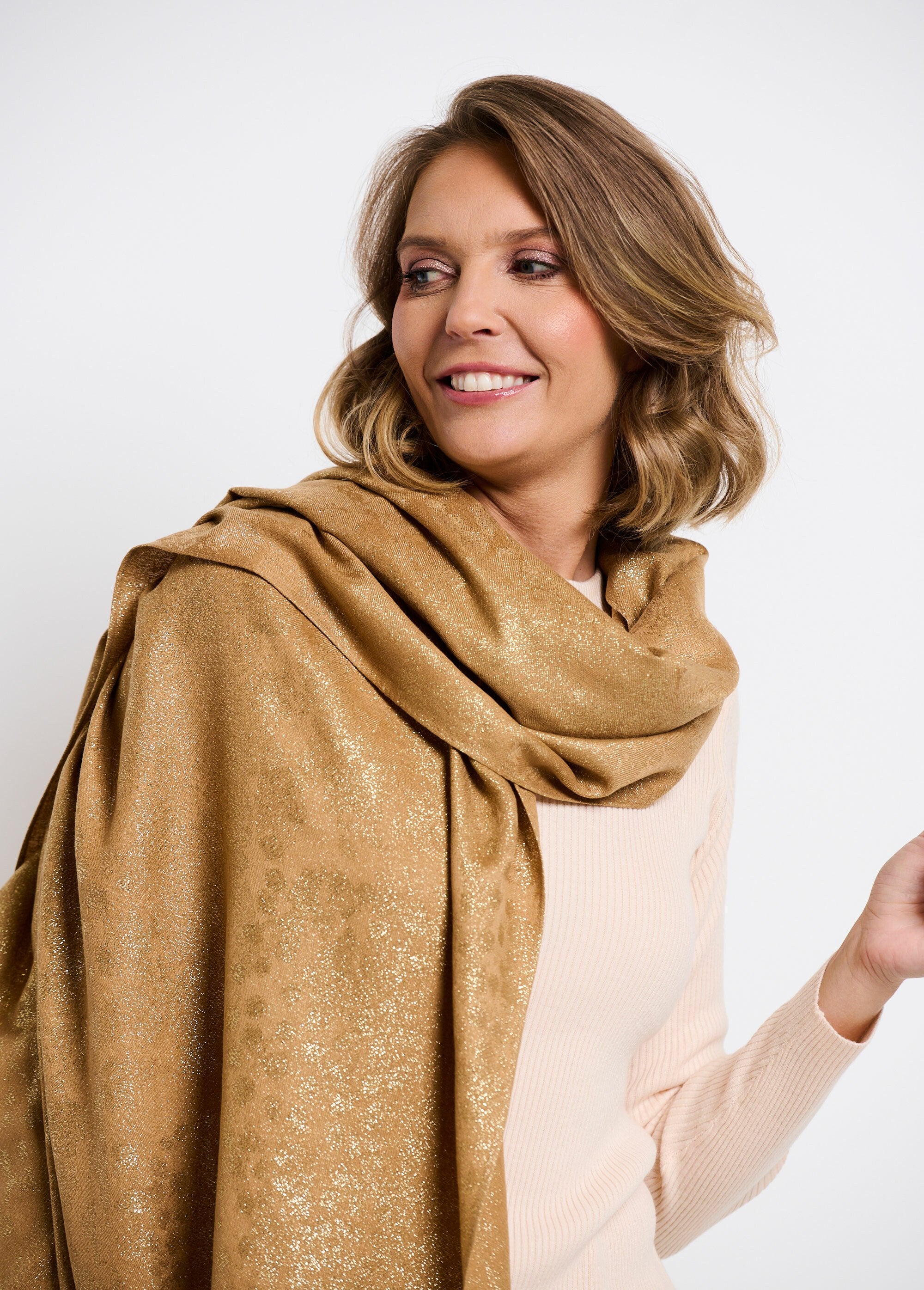 Cachecol_fino_com_estampa_animal_metálica_Camel_DE2_slim