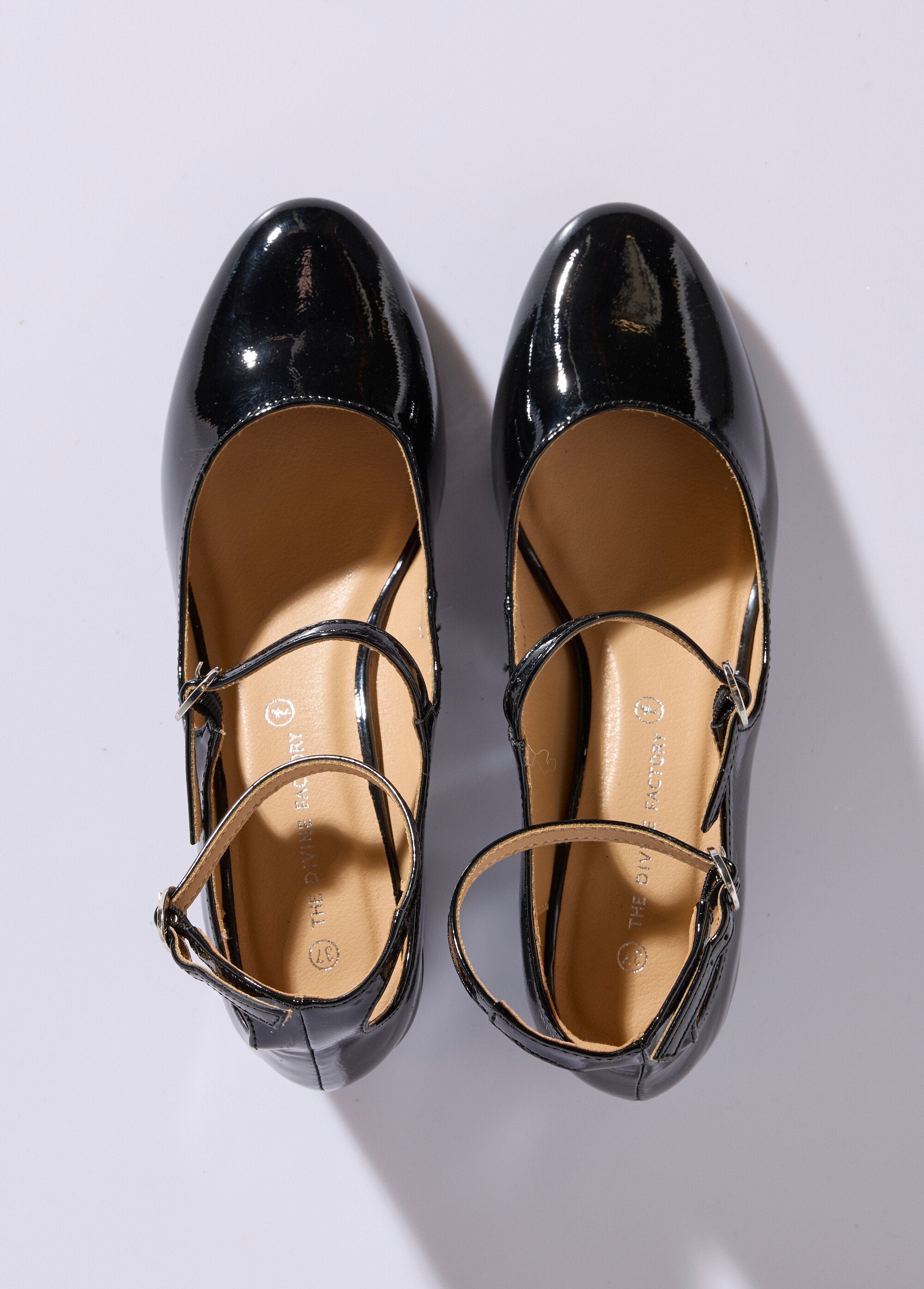 Botins_de_biqueira_redonda_com_tiras_finas_Noir_OV1_slim