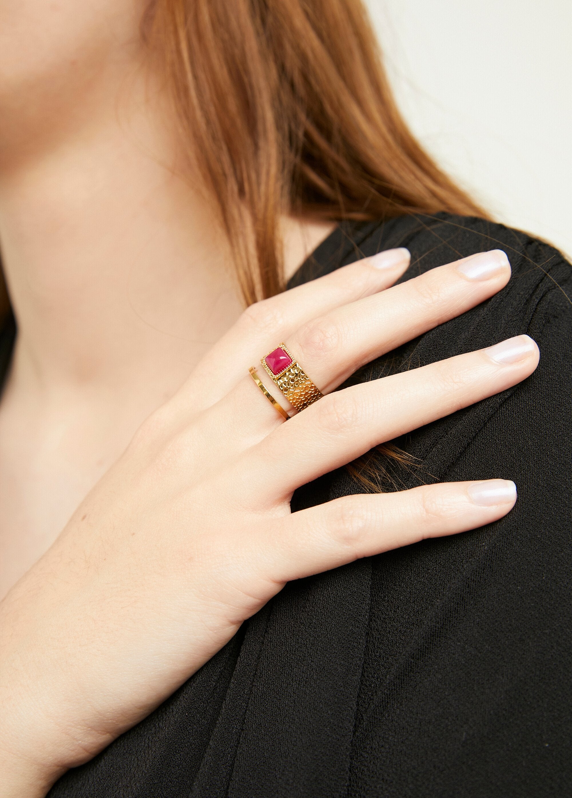 Anel_grande_de_aço_com_pedra_cabochão_Dore_et_rose_FA1_slim