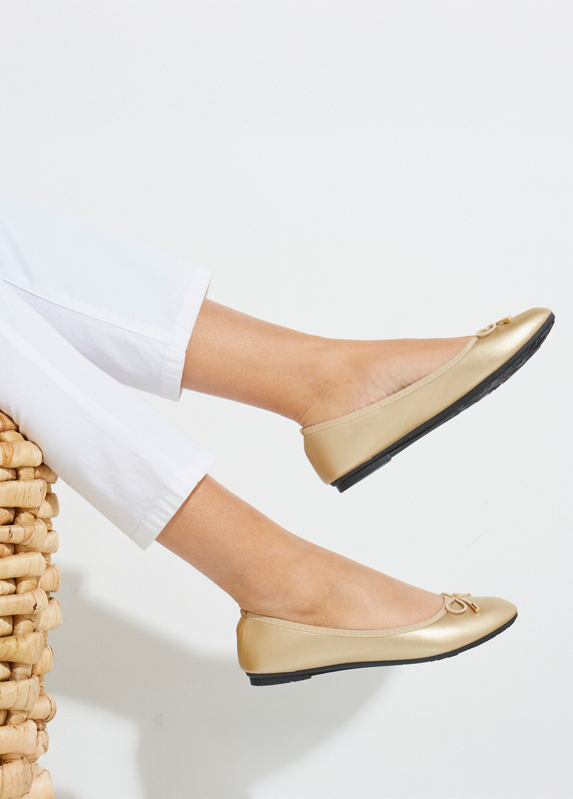 Bailarinas_de_salto_baixo_com_laço_pequeno_Dore_SF1_slim