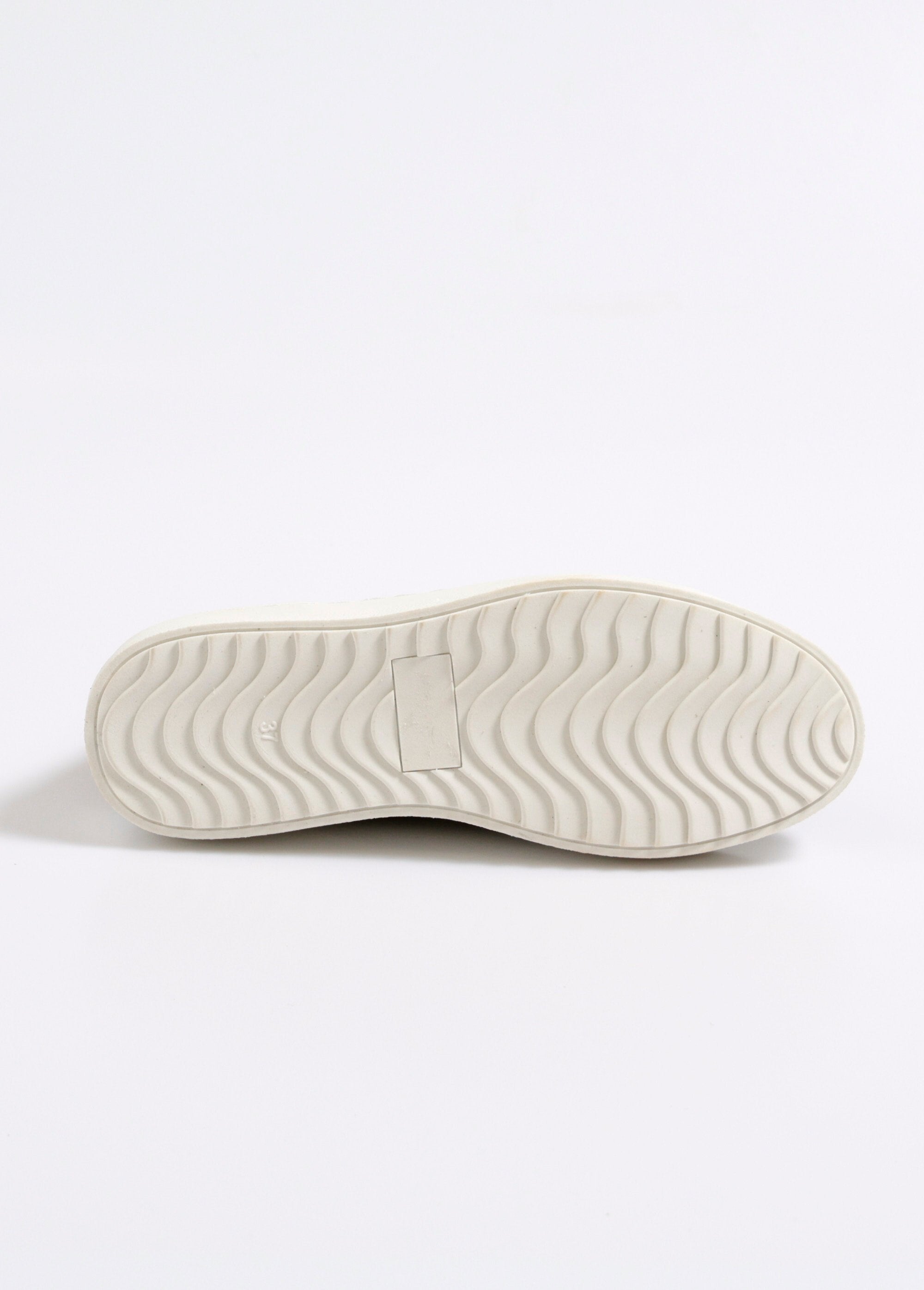 Sapatilhas_de_plataforma,_atacadores_de_fantasia_Camel_UN1_slim