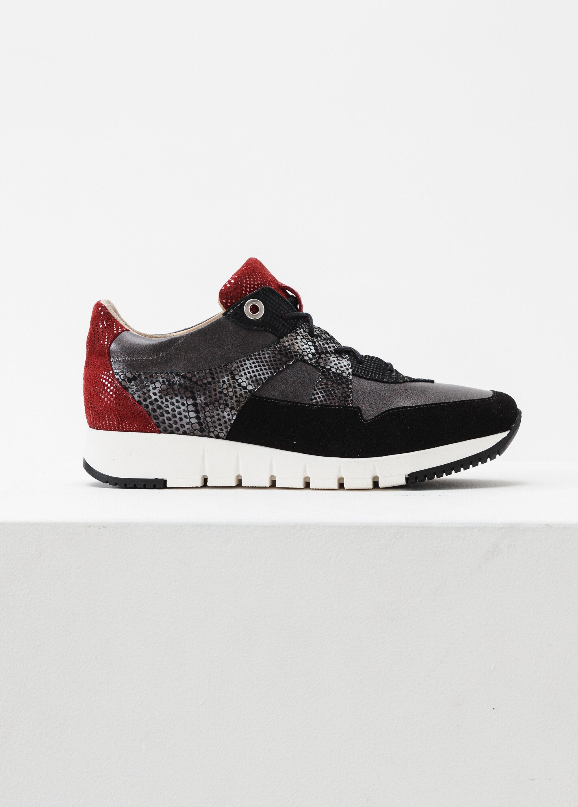 Tênis_de_couro_multimaterial_com_cadarço_Noir_DR1_slim