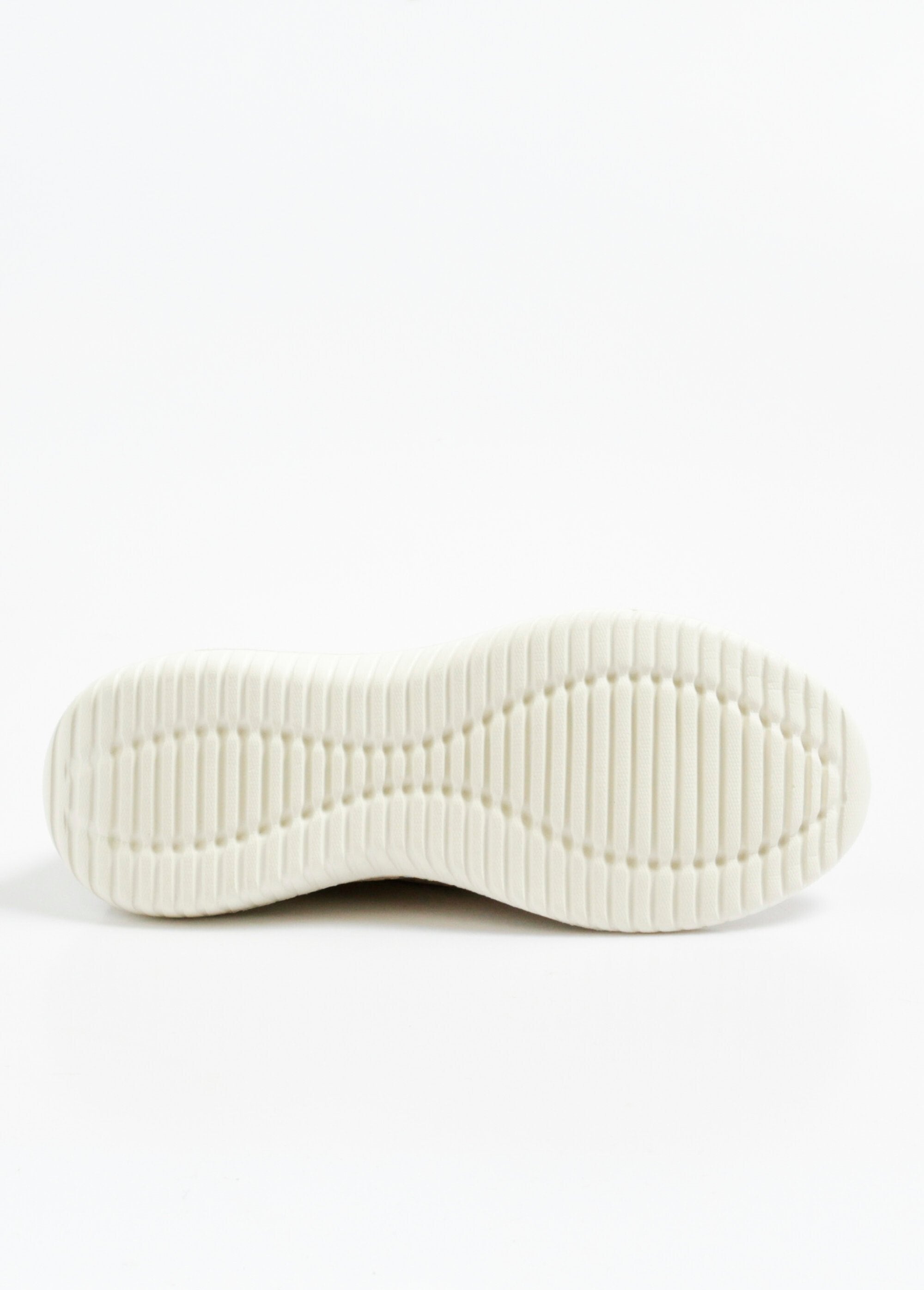 Tênis_com_efeito_camurça_perfurada_e_cadarço_Beige_UN1_slim