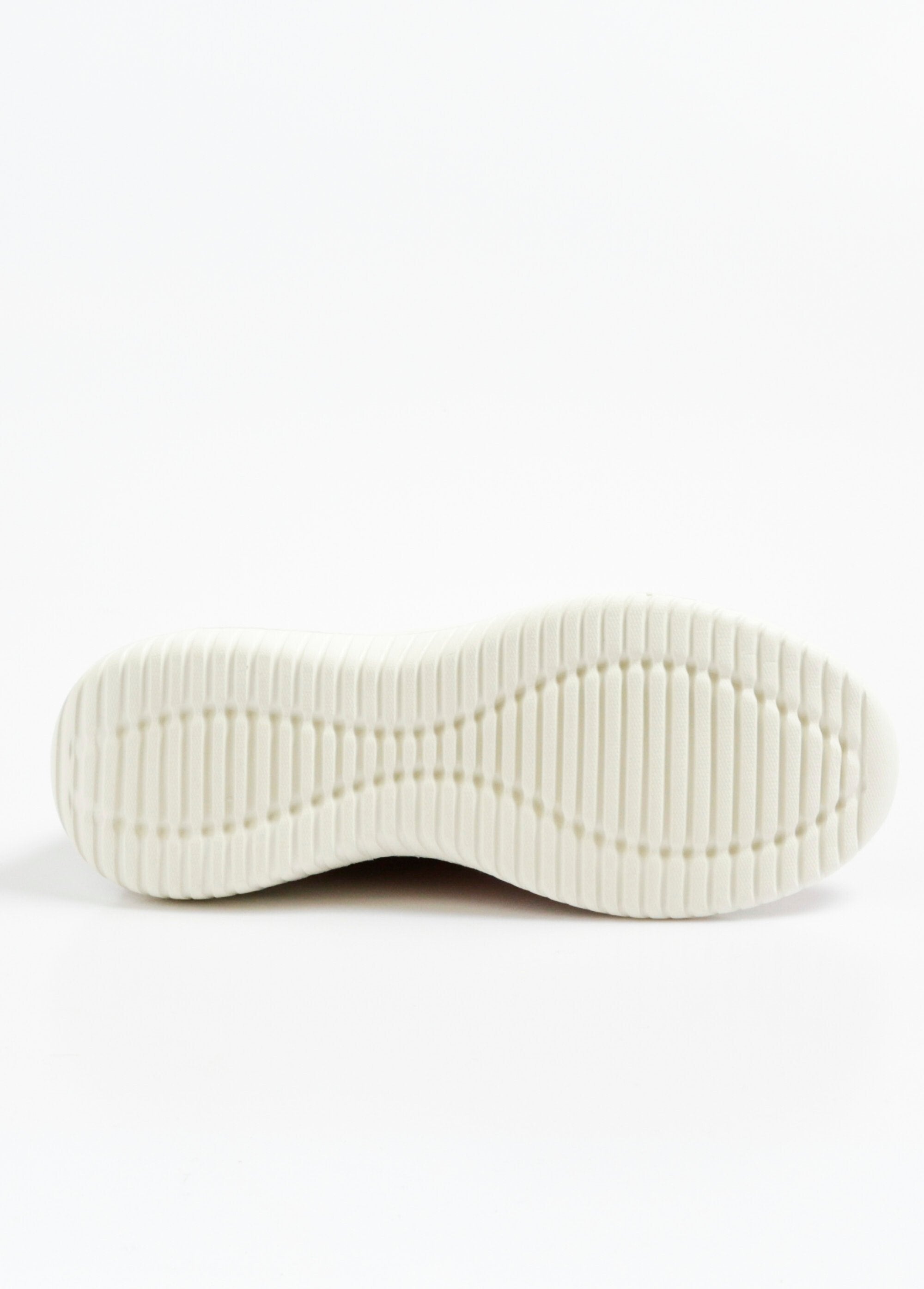 Tênis_com_efeito_camurça_perfurada_e_cadarço_Rose_UN1_slim