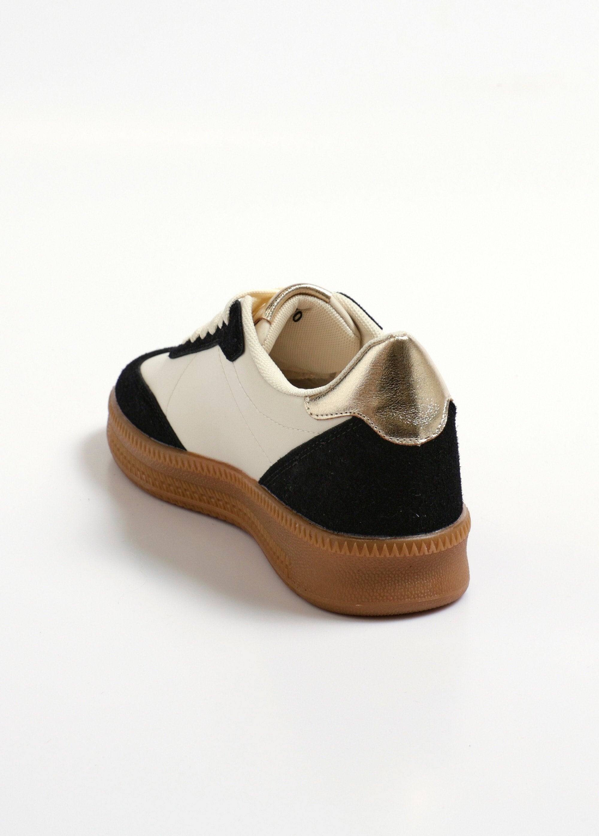 Tênis_retrô_de_camurça_com_detalhes_metálicos_Noir_DO1_slim