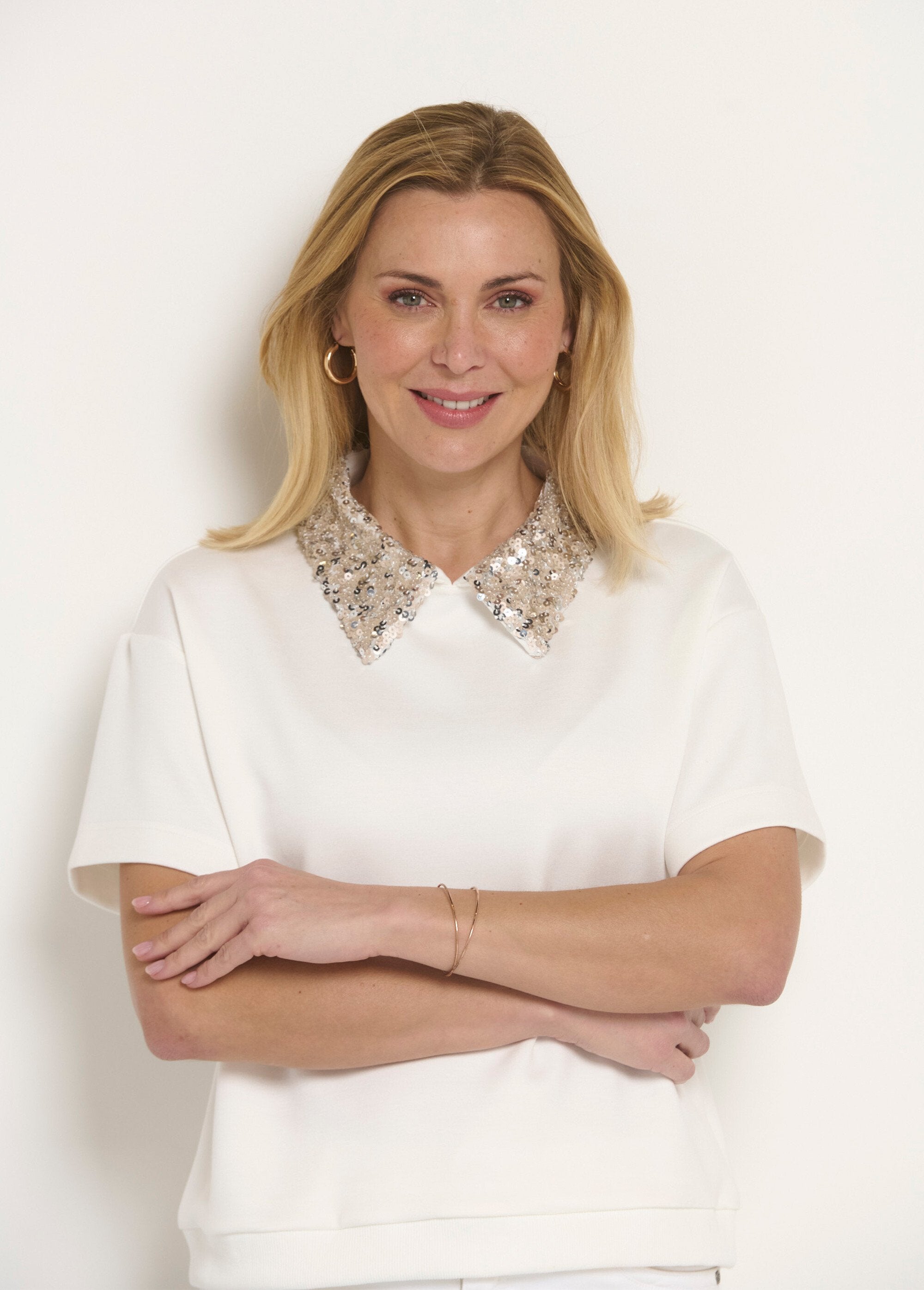 Blusa_com_gola_de_lantejoulas_e_manga_curta_Blanc_DE1_slim