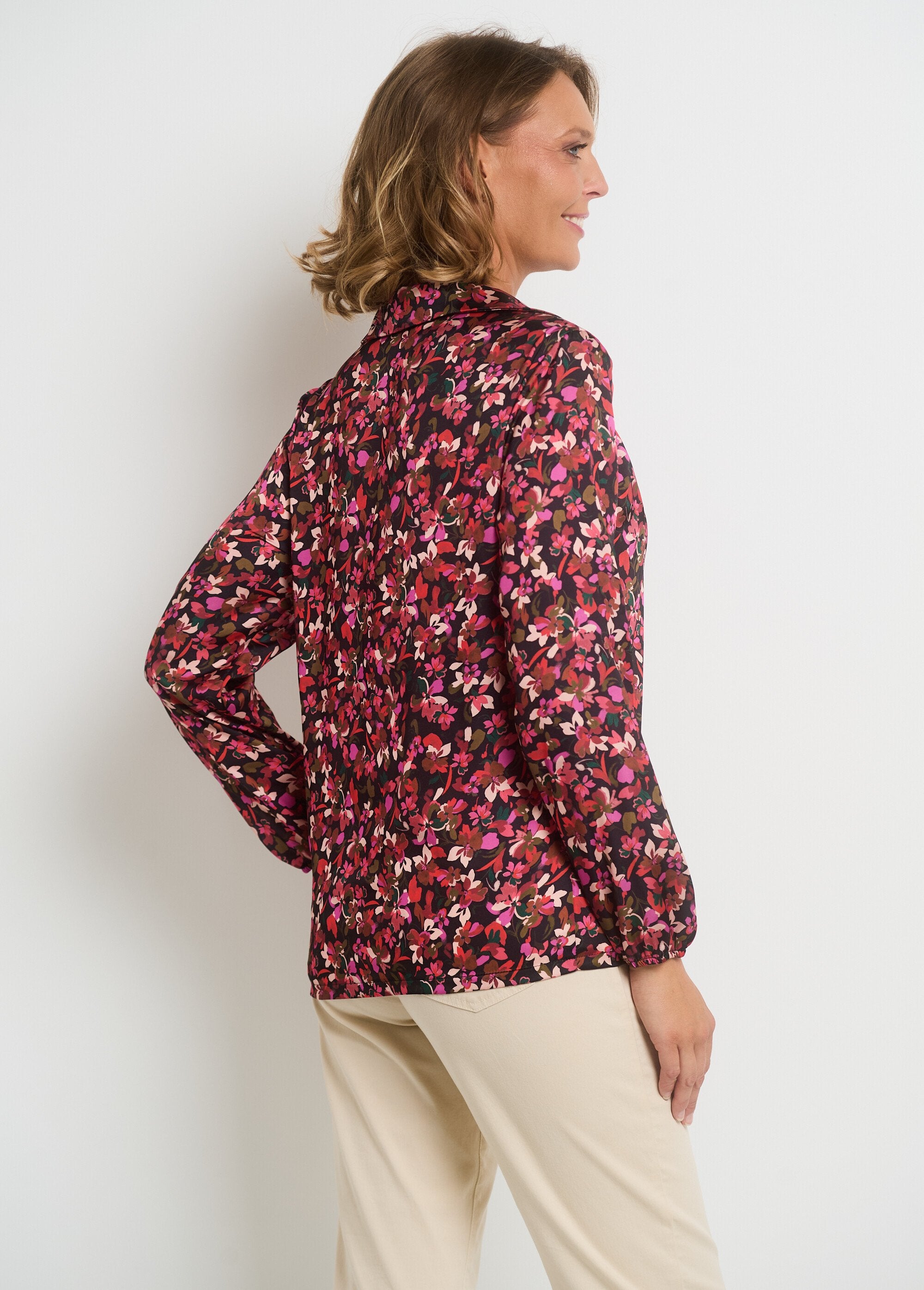 Blusa_estampada_com_decote_em_V_e_mangas_elásticas_Rouge_et_noir_DO1_slim