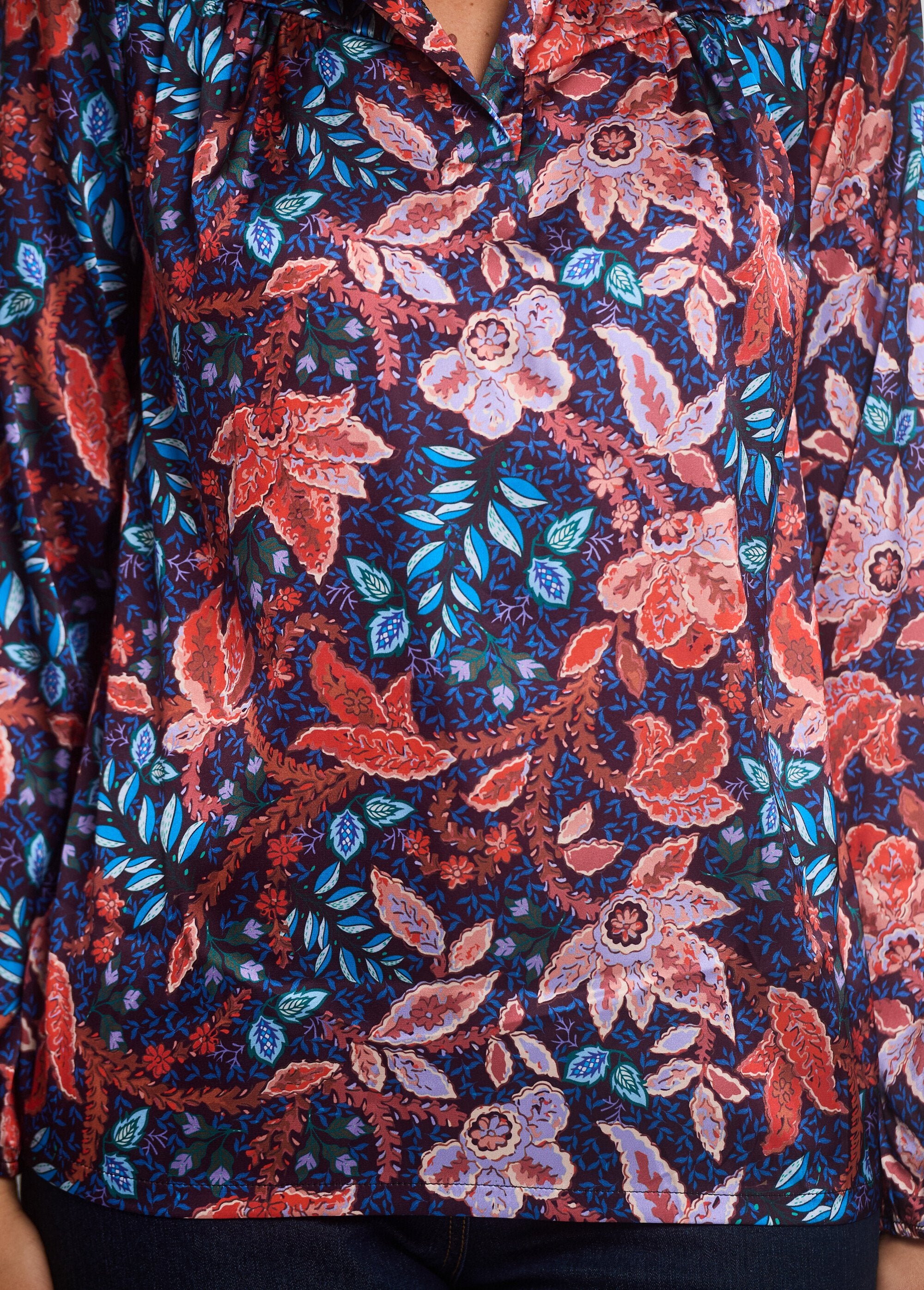 Blusa_de_cetim_com_decote_em_V_e_mangas_elásticas_Bleu_et_orange_DE2_slim