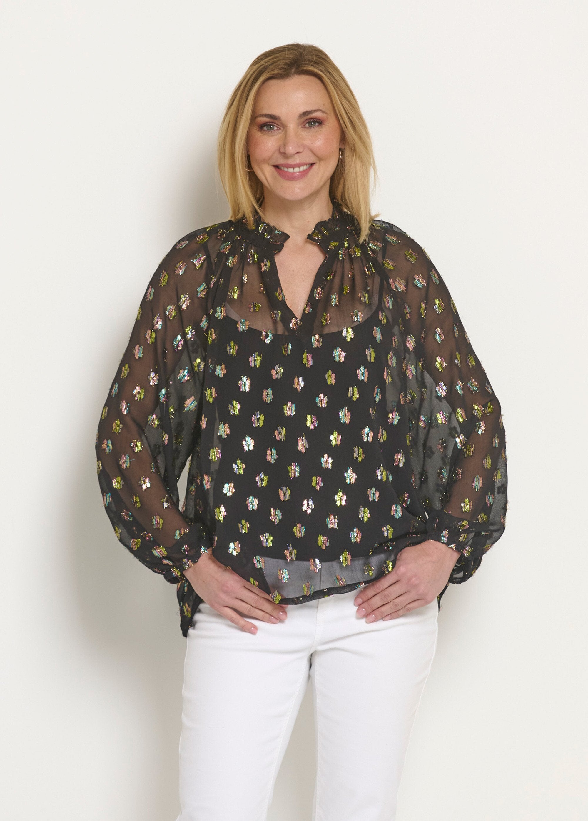 Blusa_voile_com_estampa_metálica_e_decote_V_Noir_FA1_slim