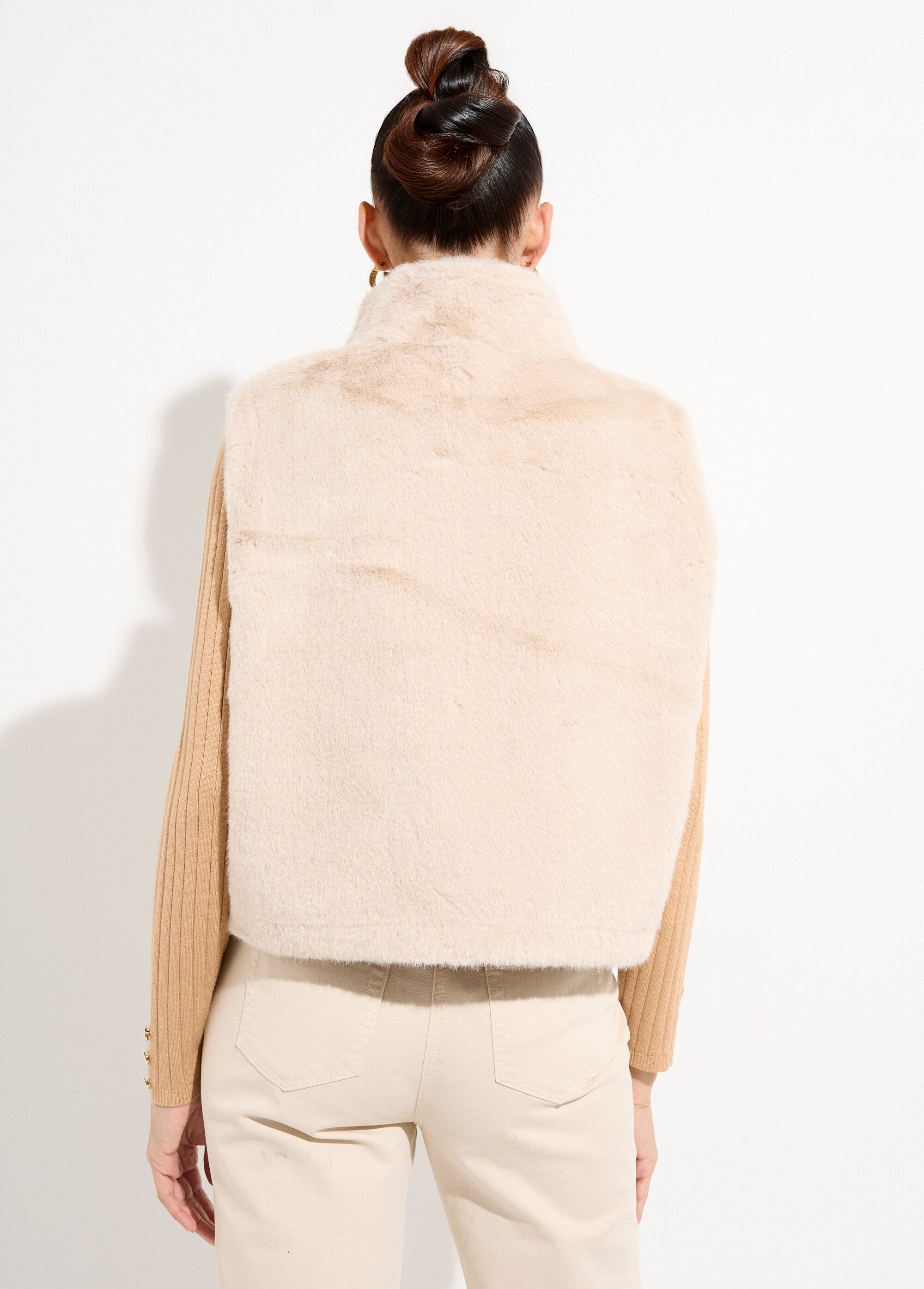 Casaco_de_pele_com_fecho_de_correr_sem_mangas_Ecru_DO1_slim