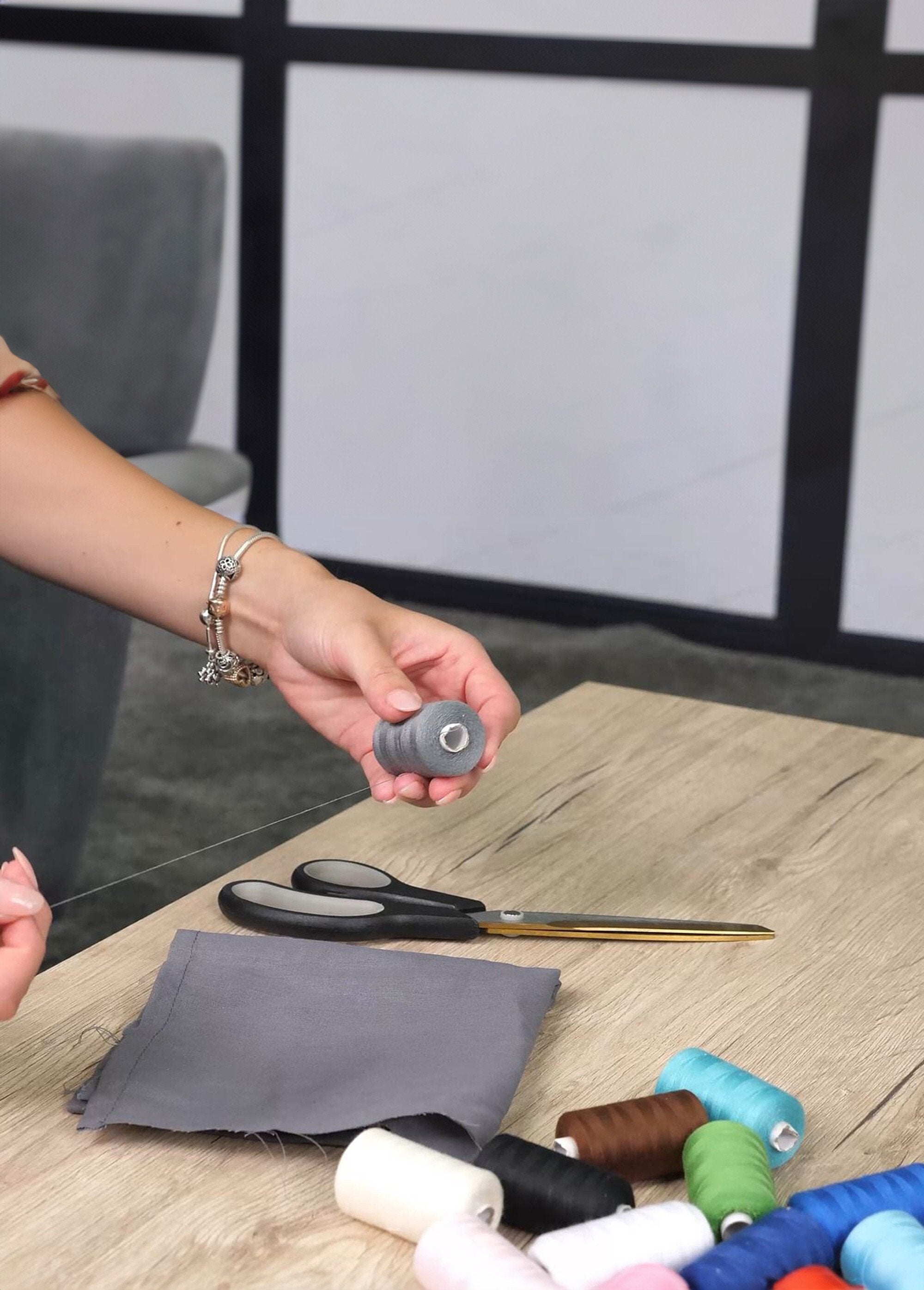 Carretéis_de_linha_de_costura_colorida_-_embalagem_de_15_Blanc_DE1_slim