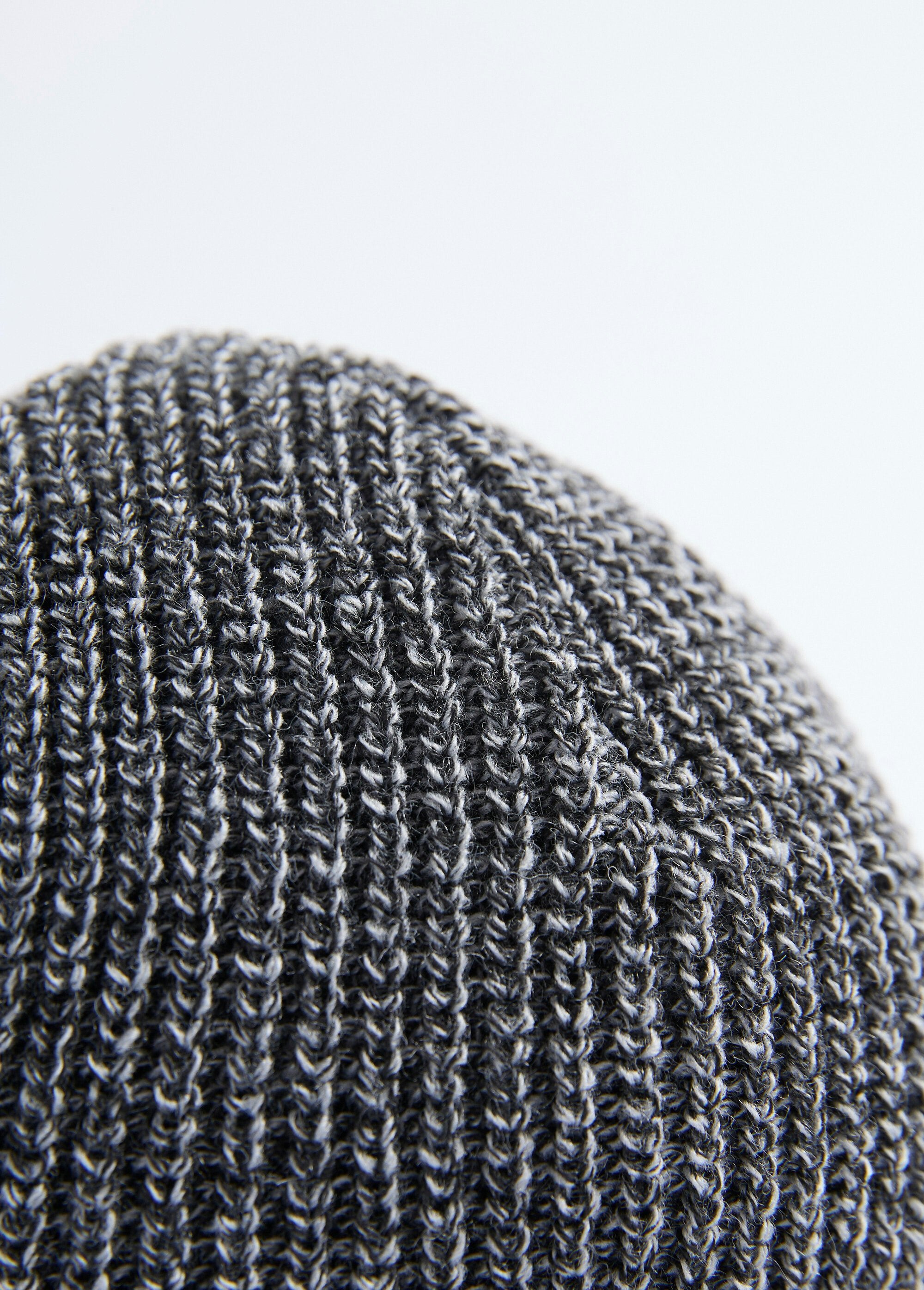 Gorro_de_malha_canelada_com_punho_Gris_DE2_slim