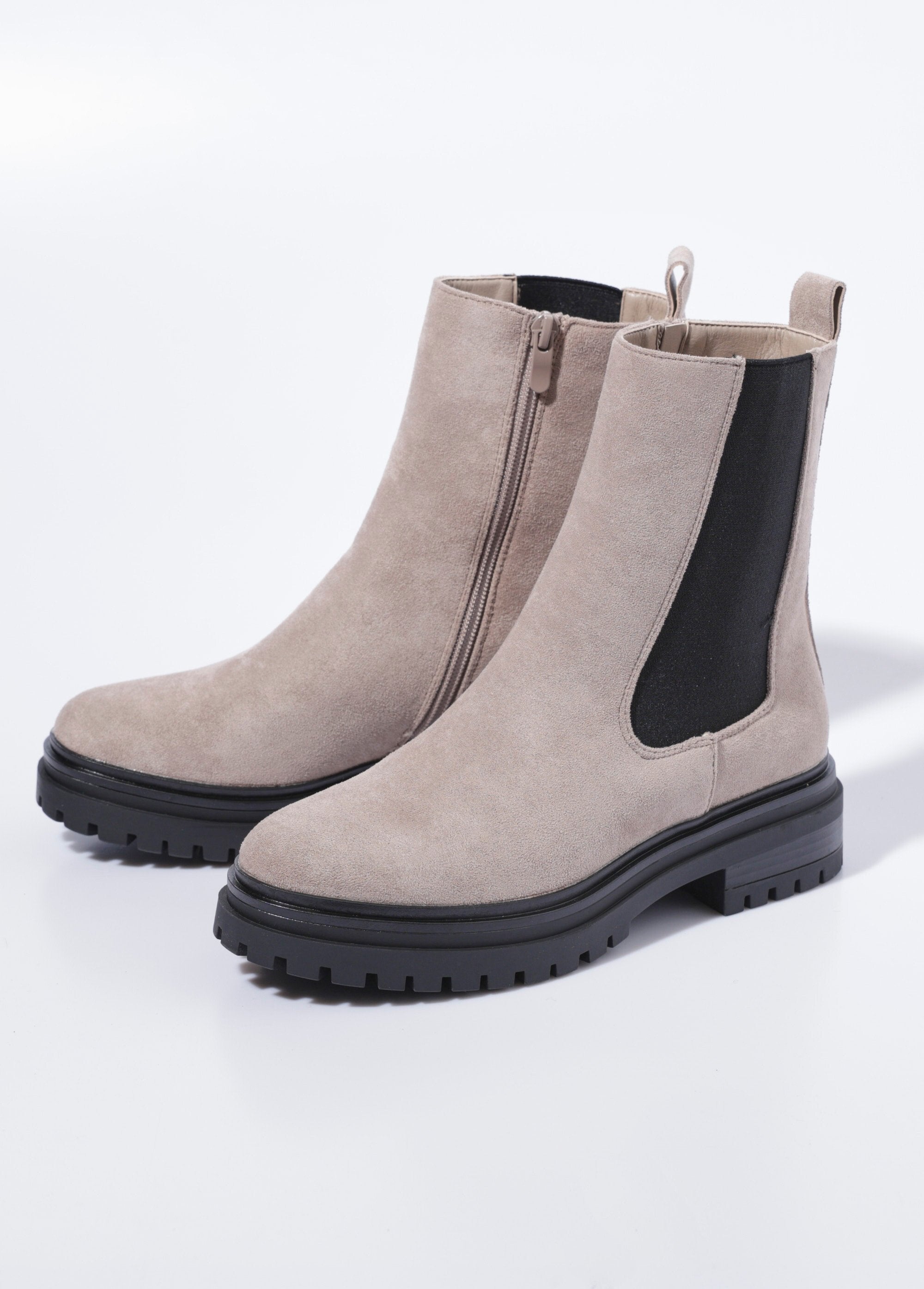 Botas_altas_Chelsea_com_sola_dentada_Beige_DE1_slim