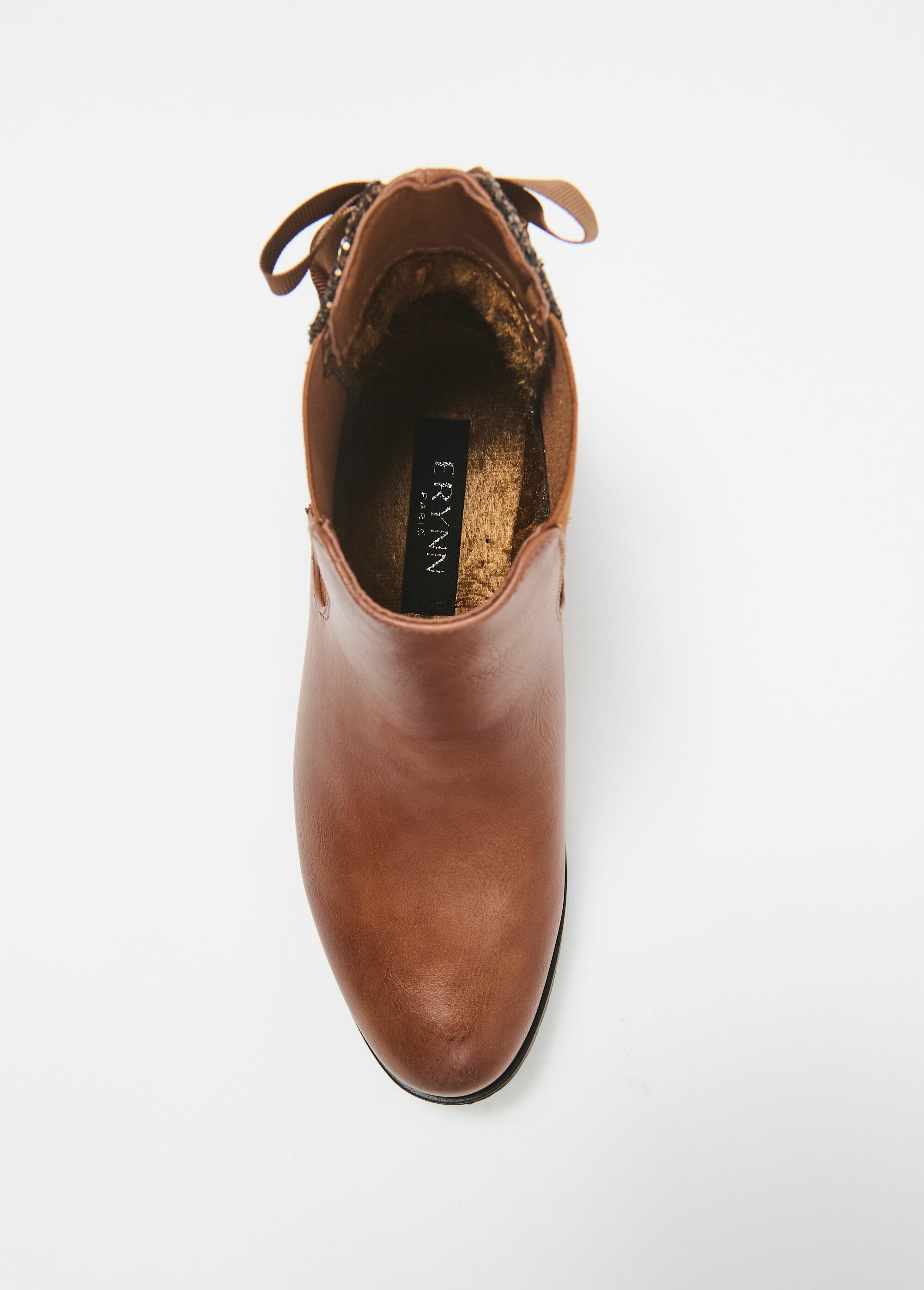 Botas_Chelsea_com_salto_brilhante_e_laço_Camel_OV1_slim