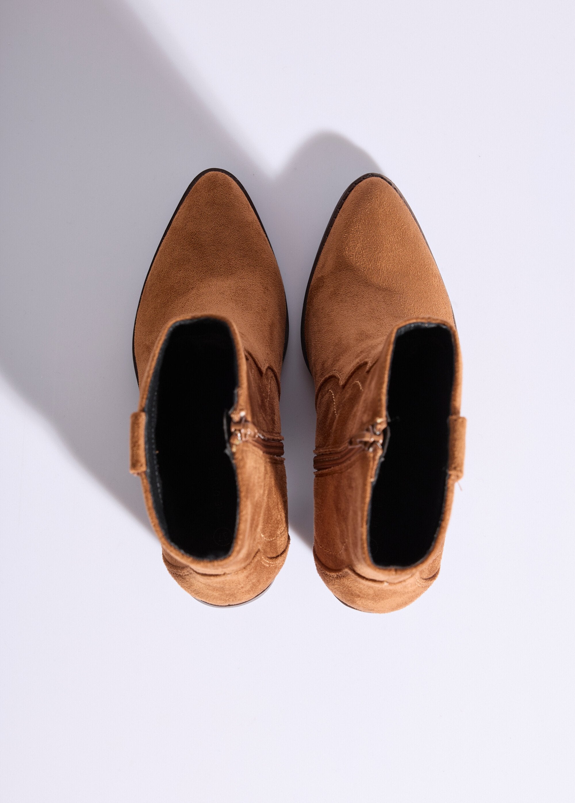 Botas_ocidentais_pontiagudas,_salto_biselado_Camel_OV1_slim