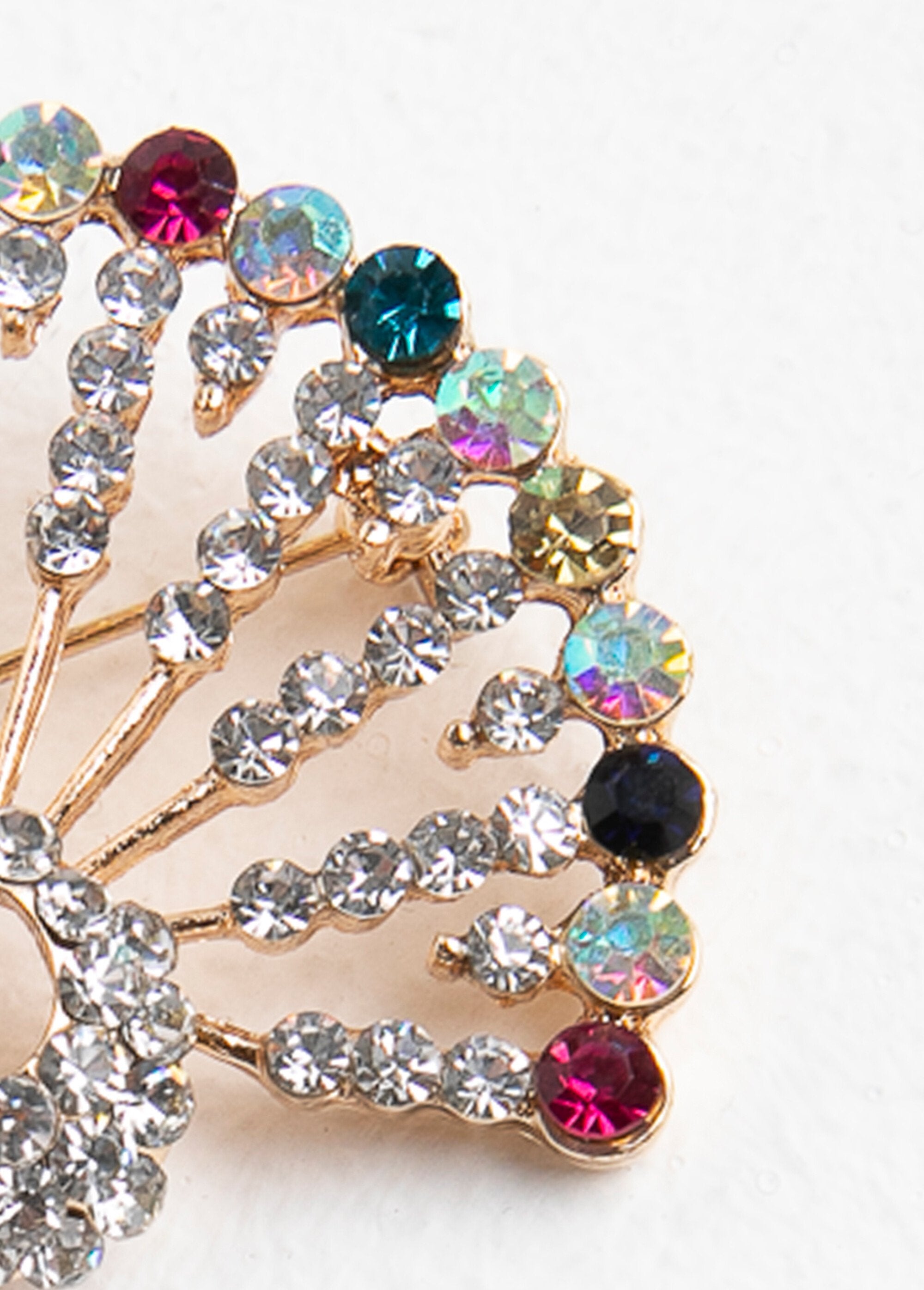 Broche_de_pavão_multicolorido_Broche_paon_DE1_slim