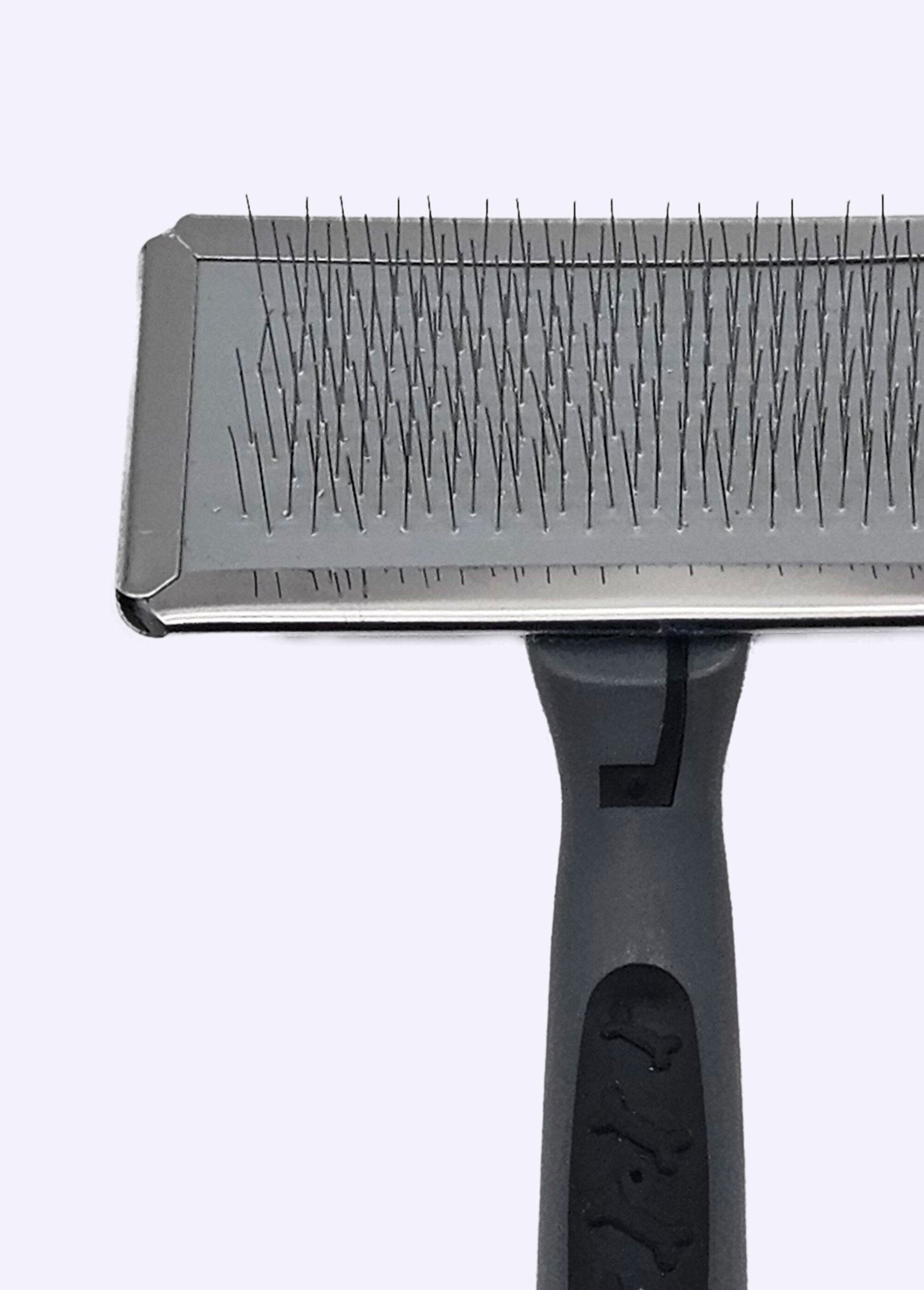 Escova_de_cardagem_metálica_para_animais_Gris_DE1_slim