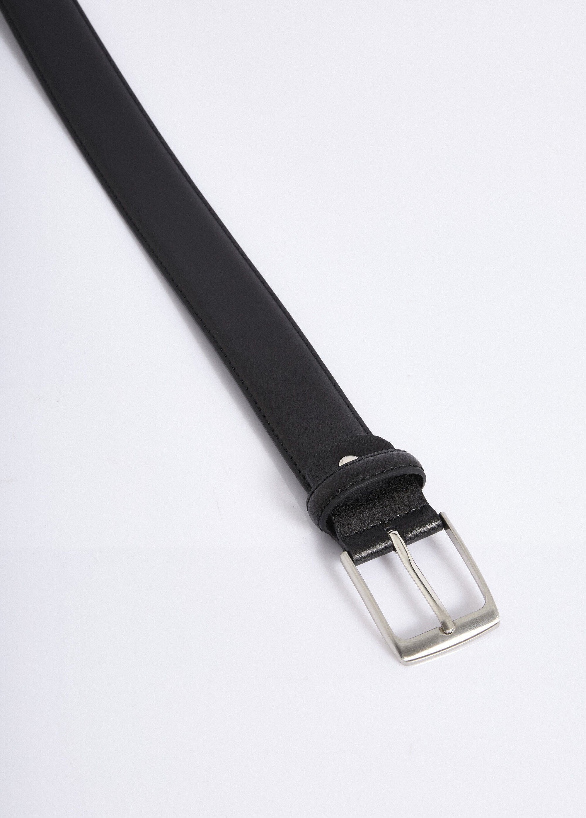 Cinto_em_pele_sintética_com_fivela_metálica_Noir_DE1_slim