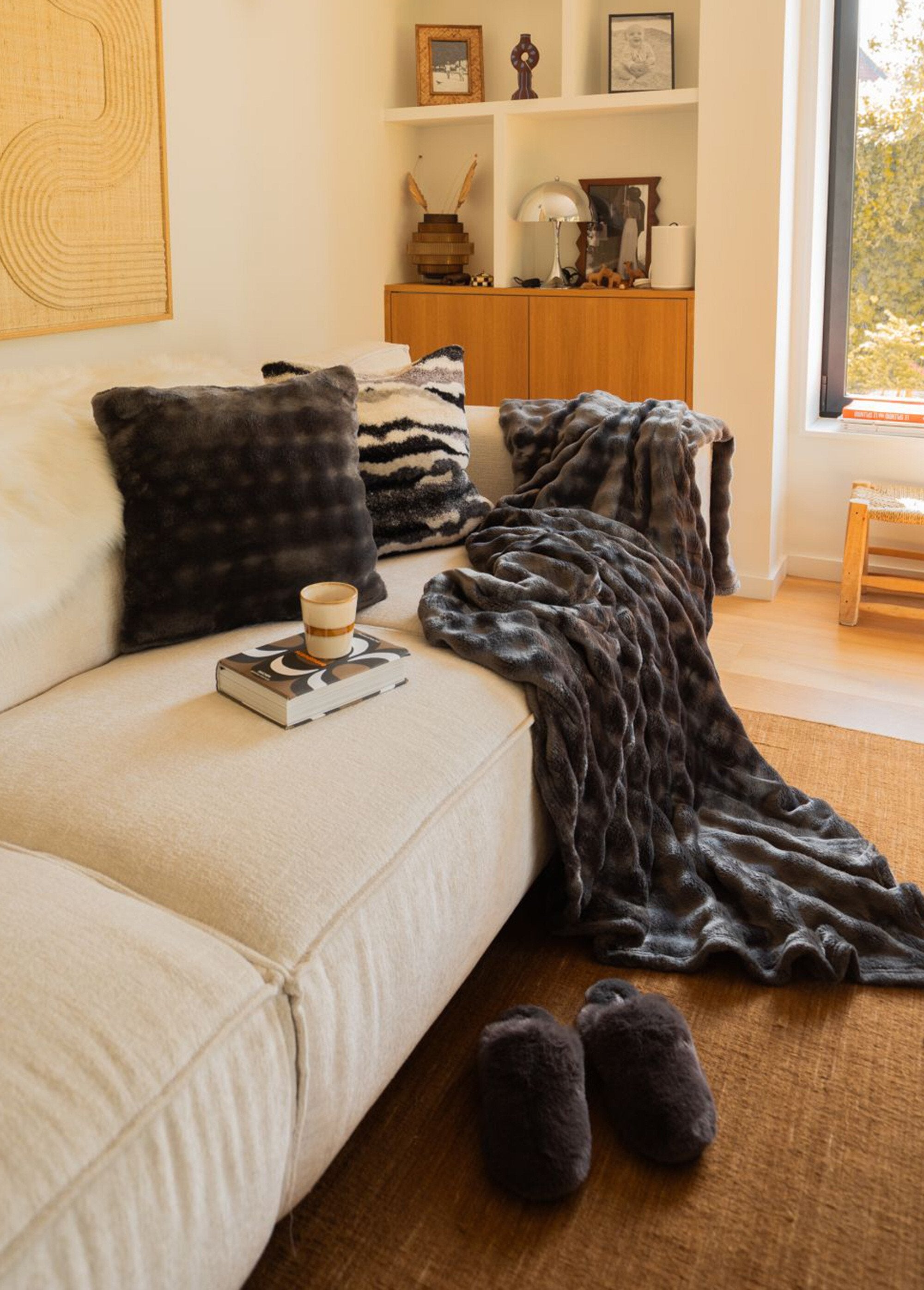 Chinelos_de_mulas_quentes_em_pelo_macio_Gris_SF1_slim