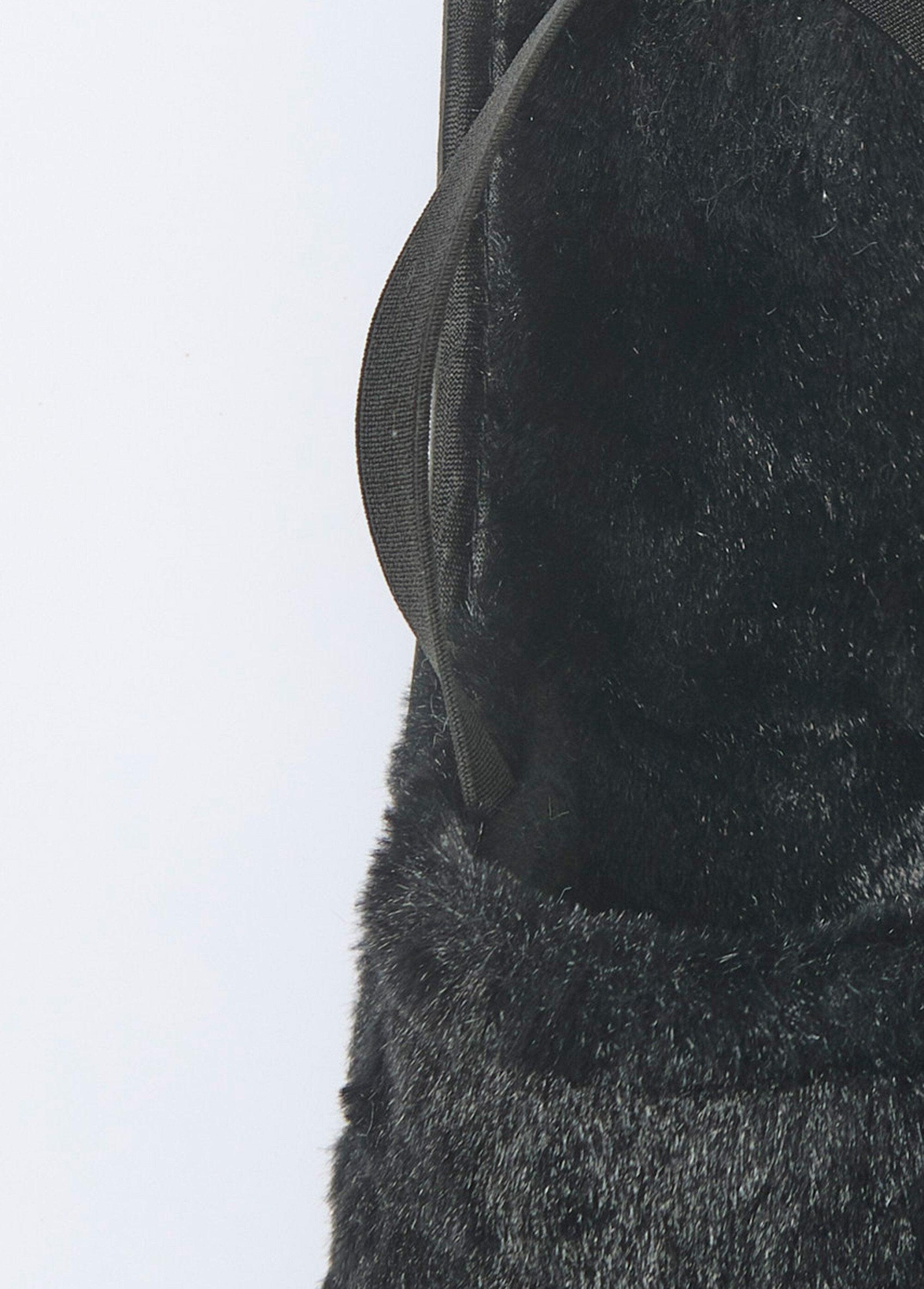 Chinelos_mule_de_malha_elástica_de_pelúcia_Noir_DE1_slim