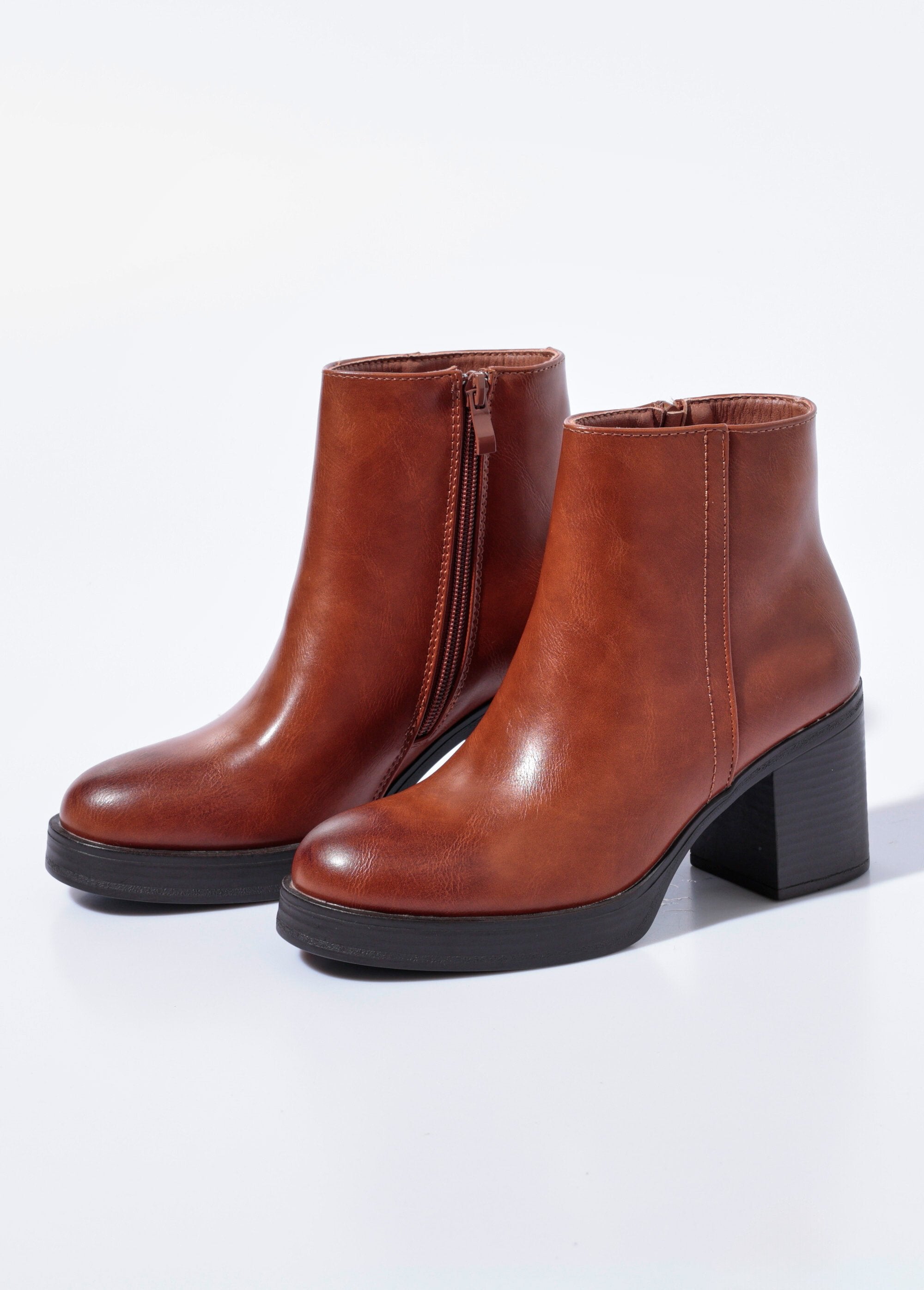 Botas_de_salto_bico_redondo_com_sola_grossa_Camel_DE1_slim