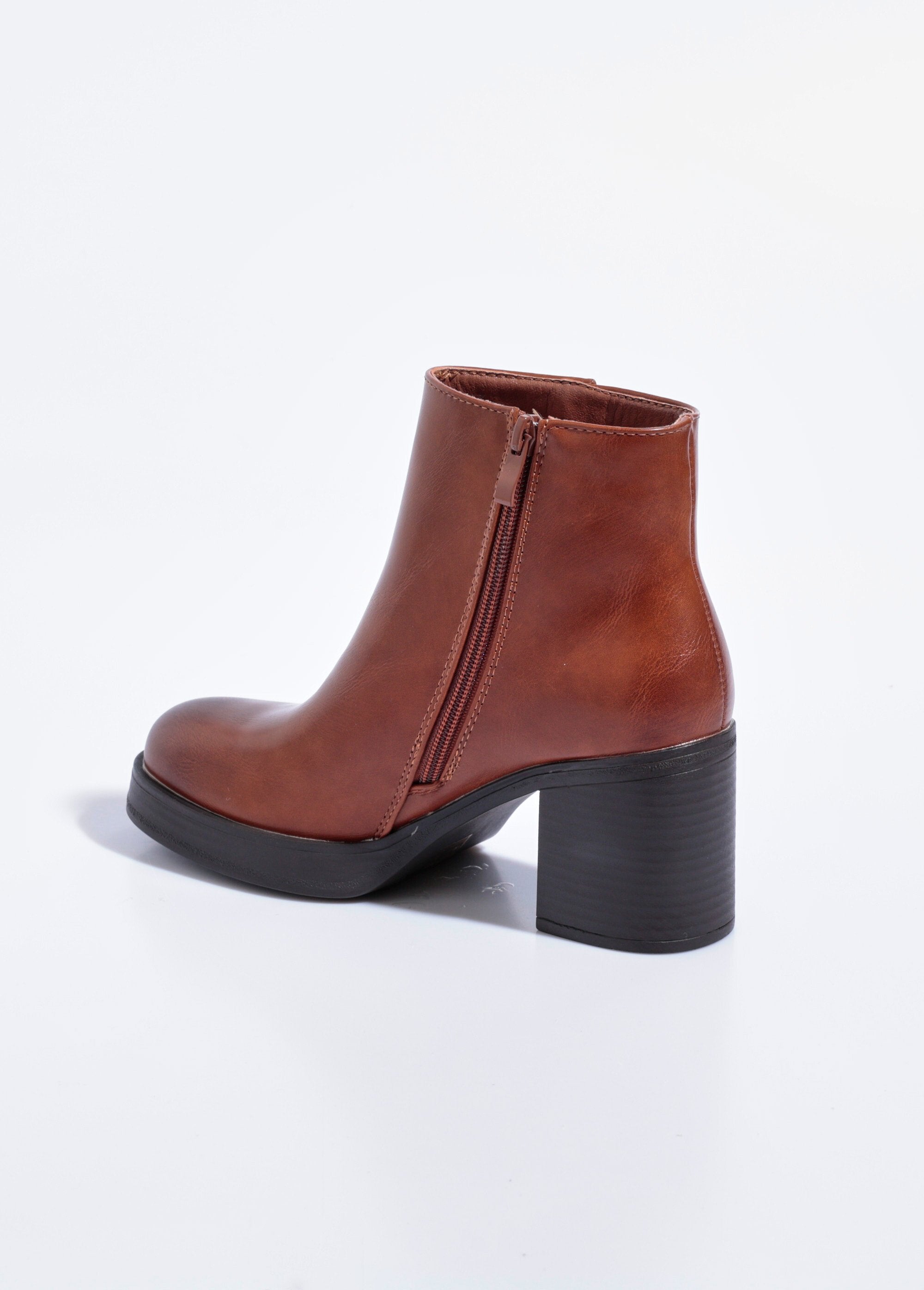 Botas_de_salto_bico_redondo_com_sola_grossa_Camel_DO1_slim