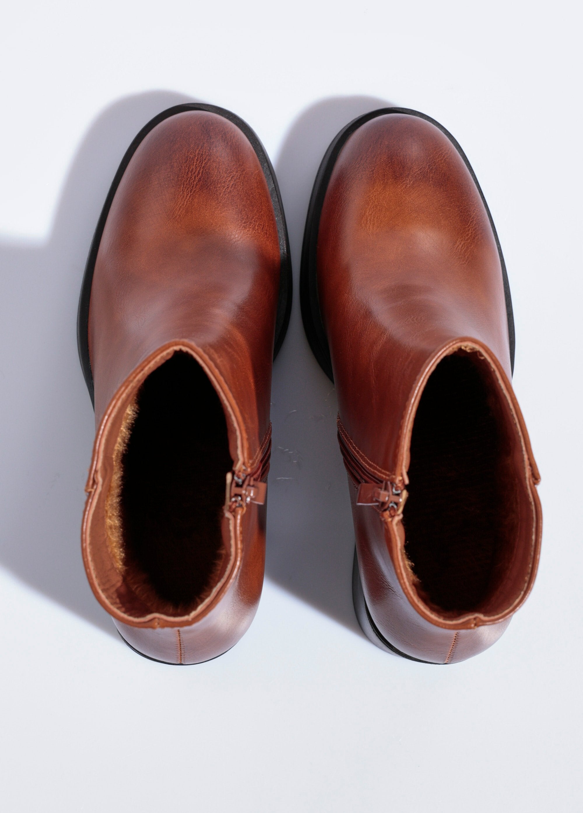 Botas_de_salto_bico_redondo_com_sola_grossa_Camel_OV1_slim