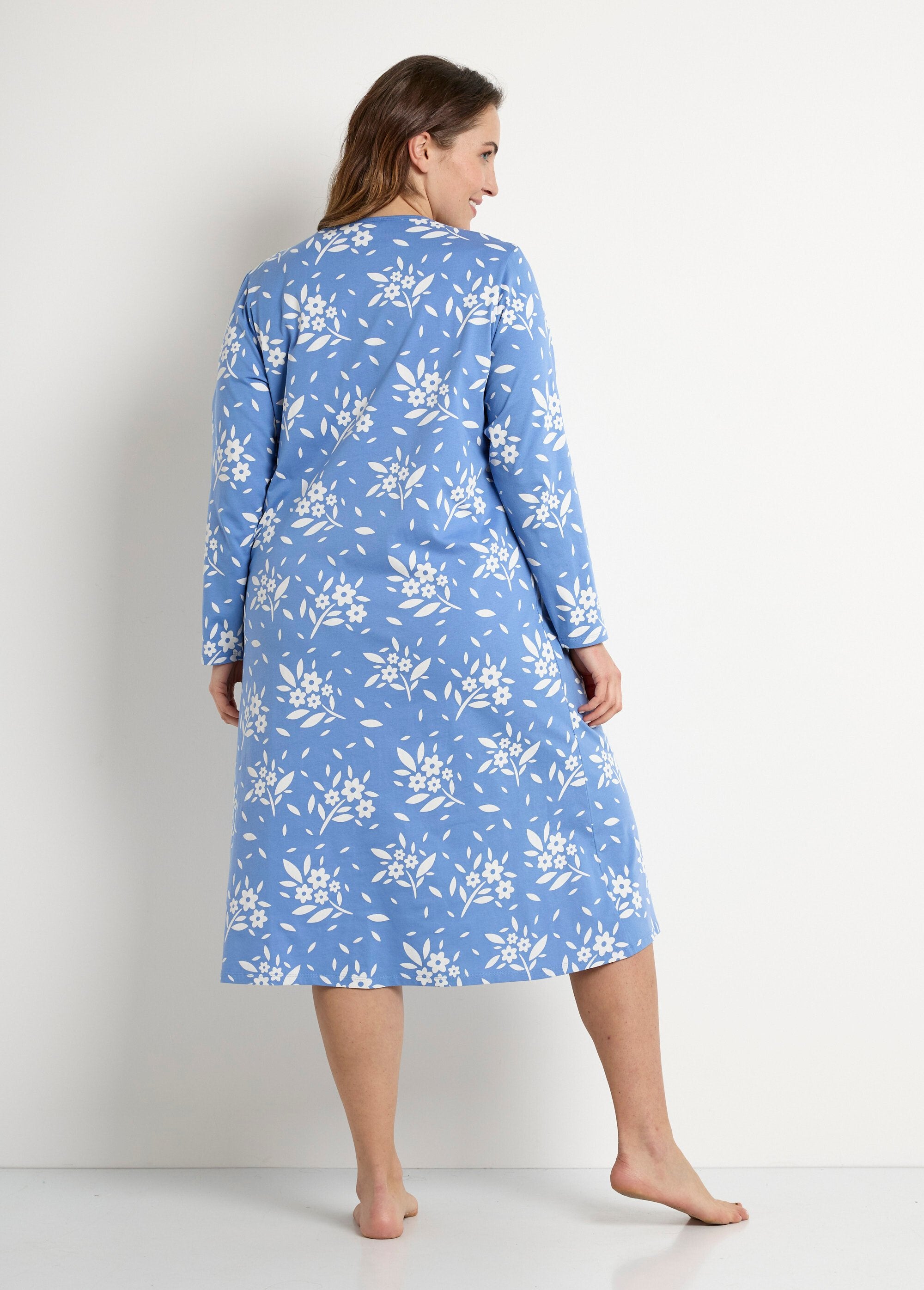 Camisola_de_algodão_floral_com_botões_e_comprimento_médio_Bleu_DO1_curvy