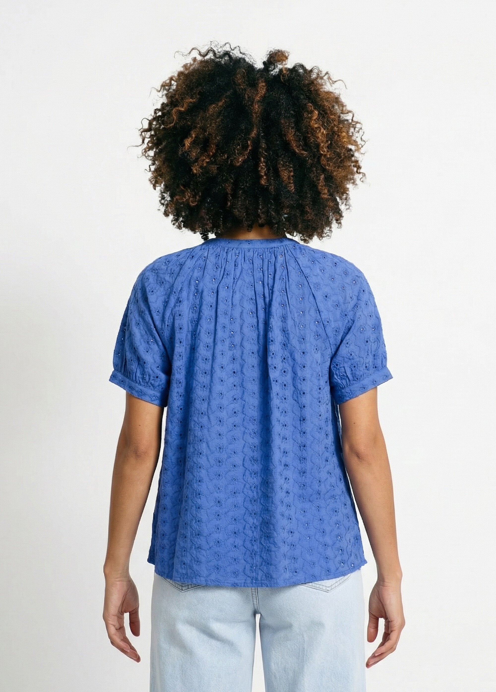 Blusa_solta_de_algodão_bordada_sem_gola_Bleu_DO1_slim