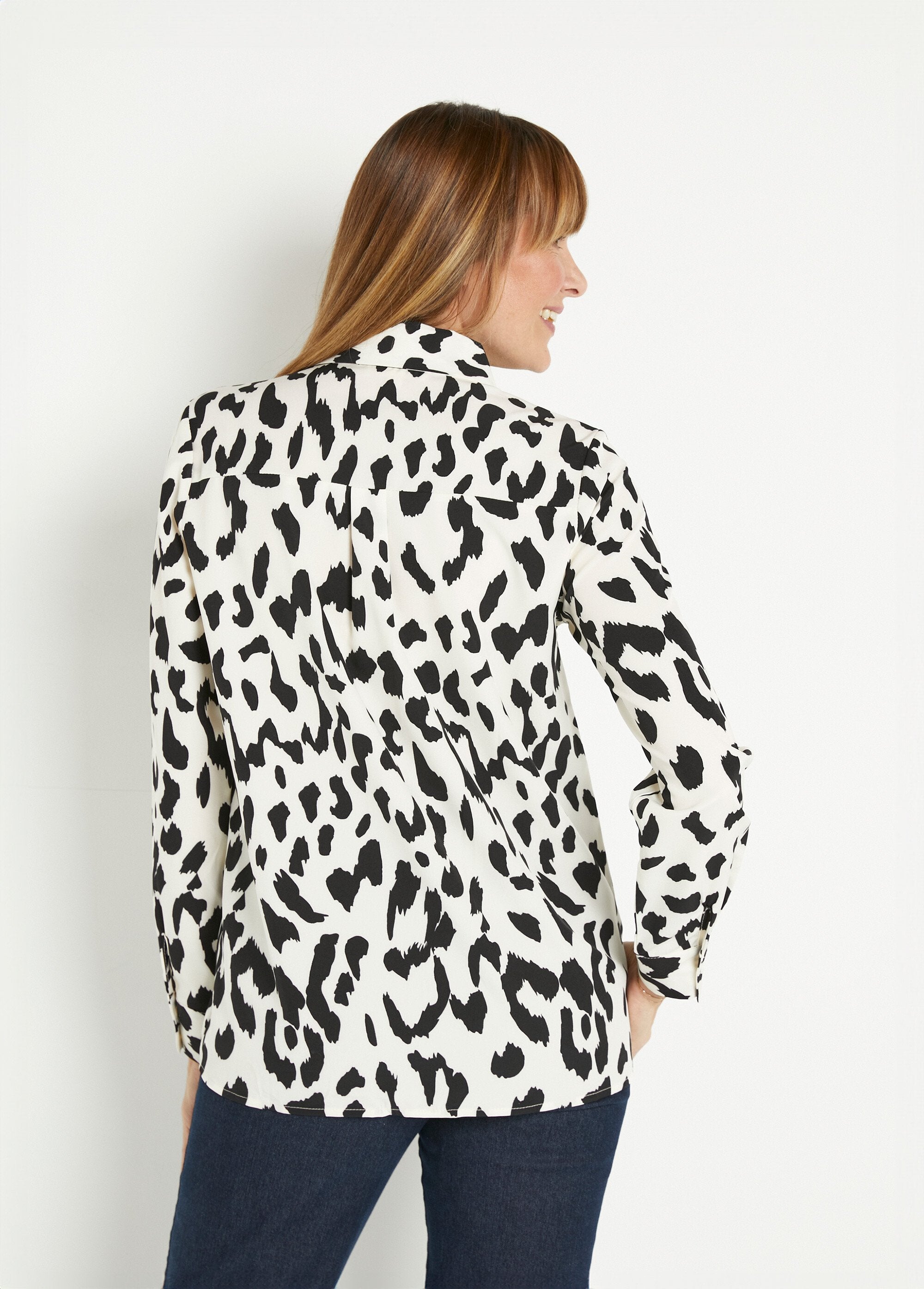 Blusa_de_manga_comprida_com_botões_e_estampa_de_leopardo_Leopard_DO1_slim