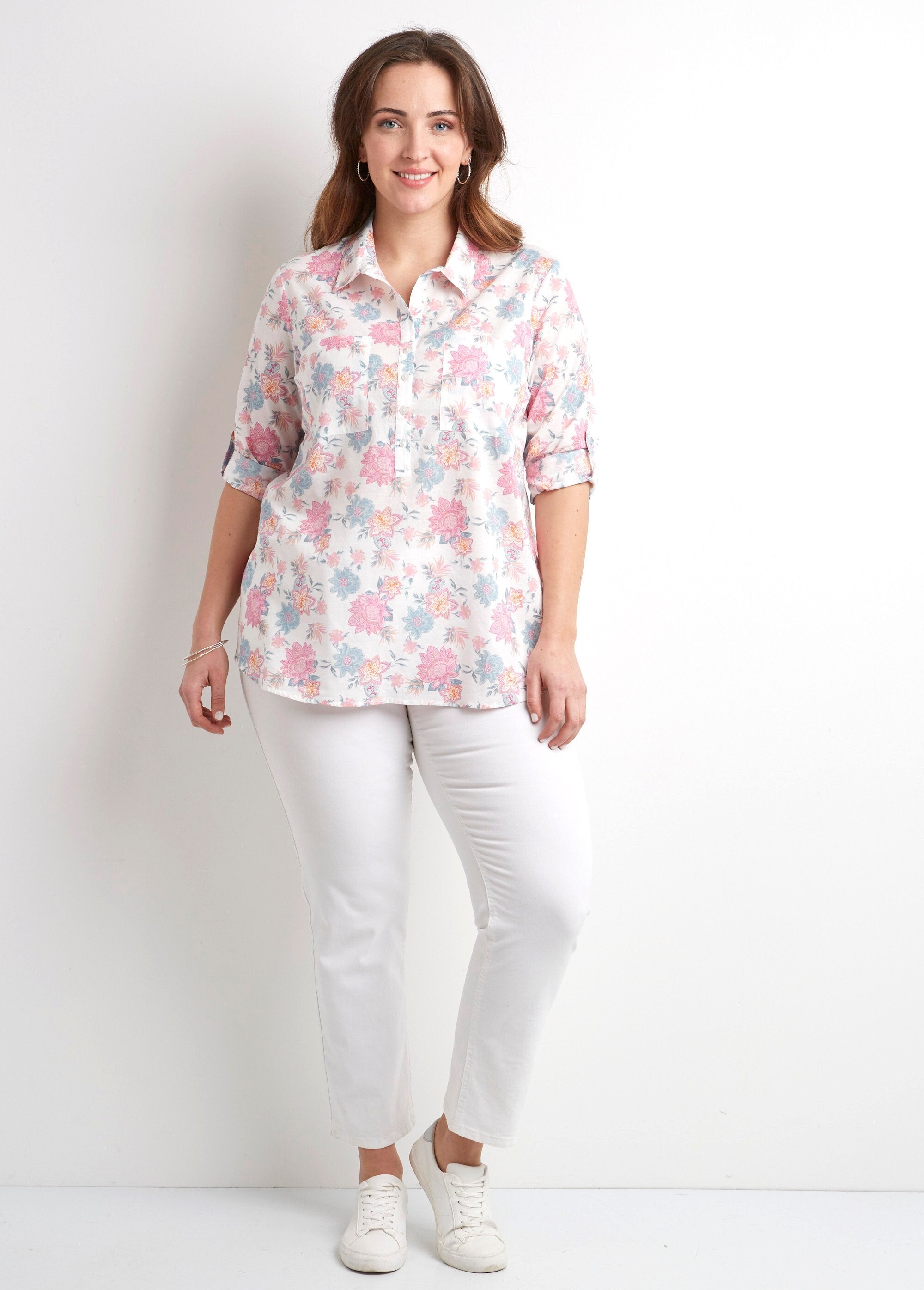 Blusa_longa_de_botões_com_estampa_floral_em_algodão_Imprime_rose_SF1_curvy