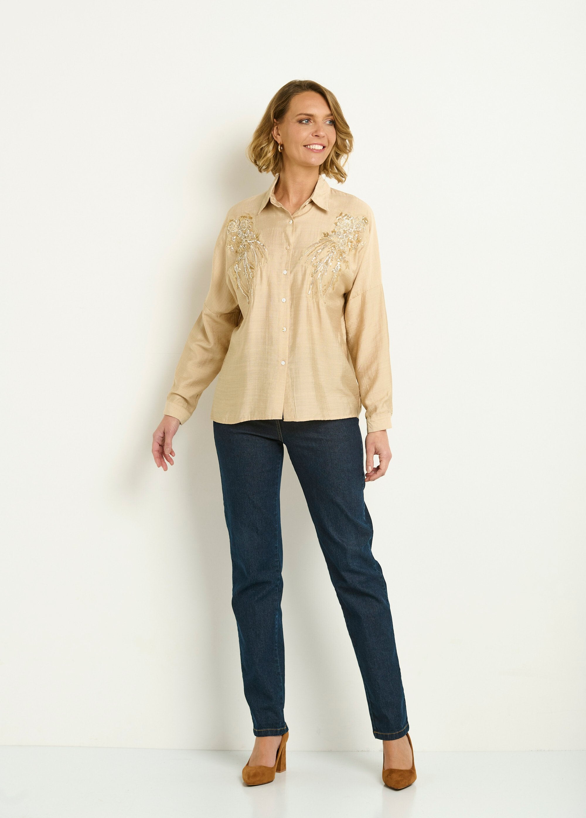 Blusa_com_bordado_de_pérolas_e_lantejoulas_Beige_SF1_slim