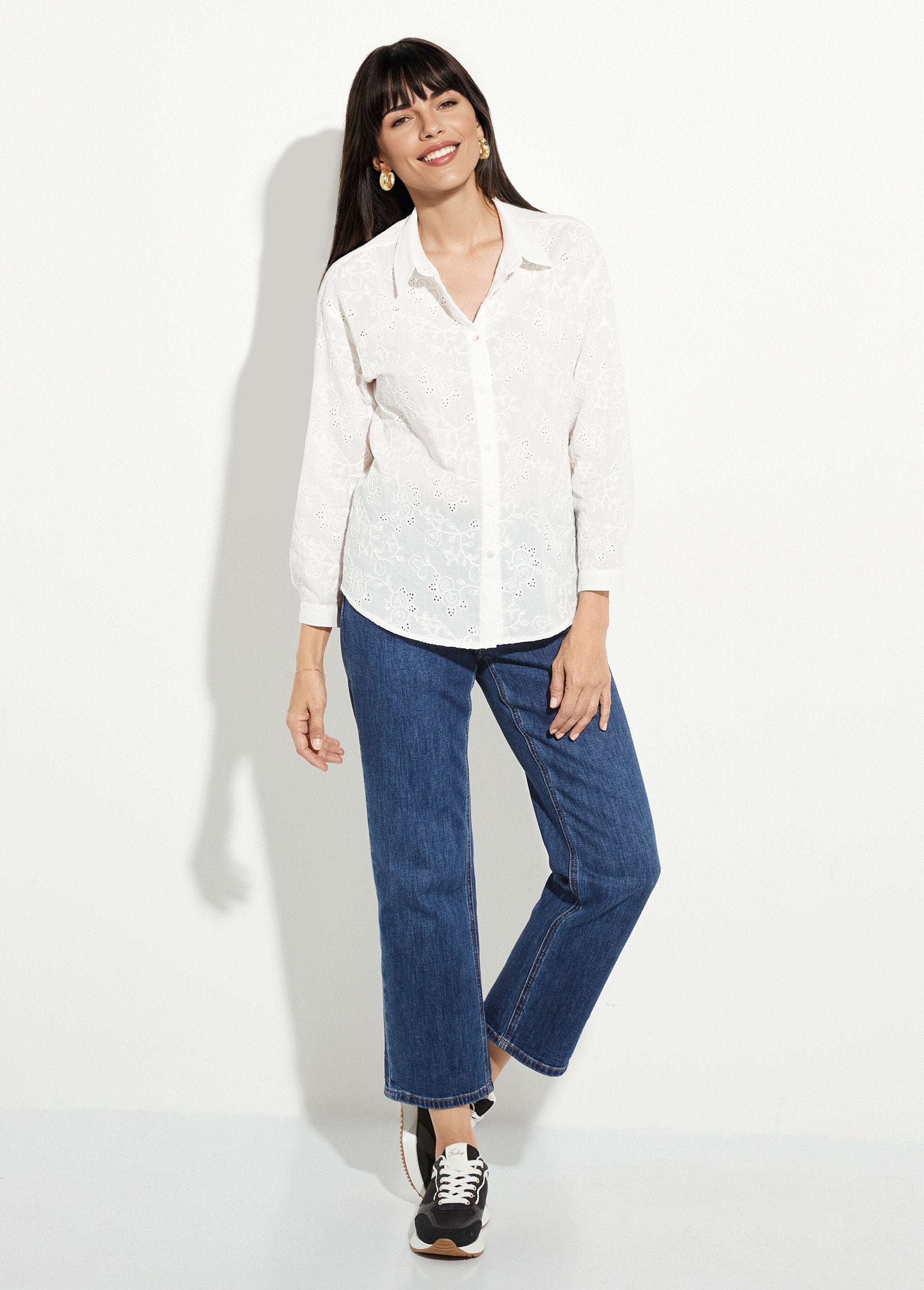 Blusa_de_algodão_bordada,_motivo_floral_Blanc_SF1_slim