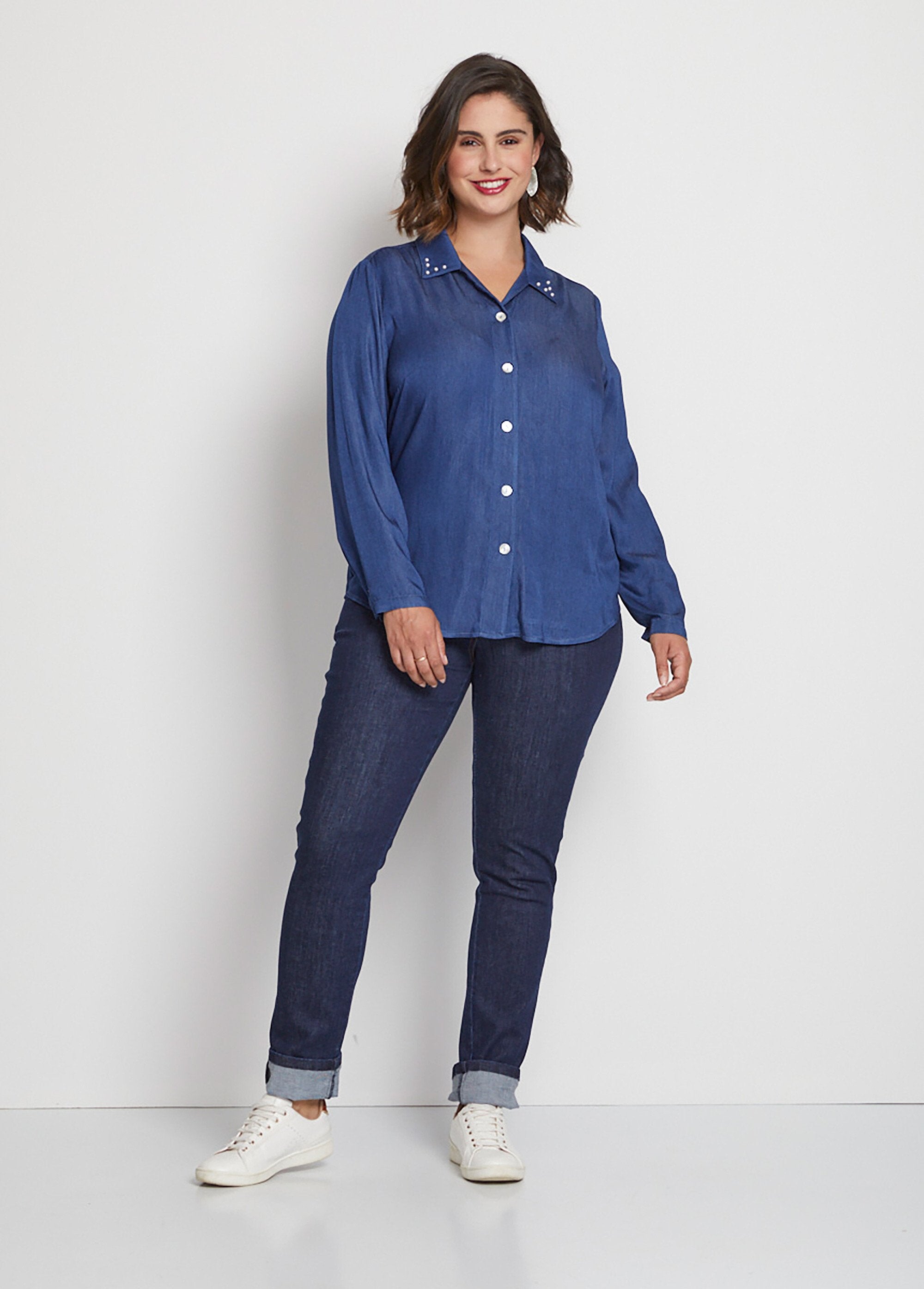 Blusa_em_tecido_fluido_com_gola_joia_Bleu_SF1_curvy
