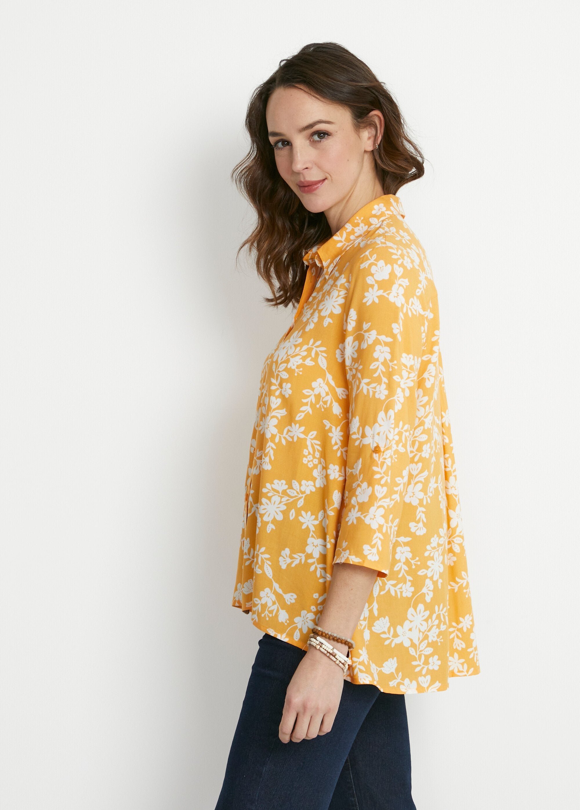 Blusa_estampada_com_manga_3/4_e_costas_mais_compridas_Jaune_et_blanc_DR1_slim