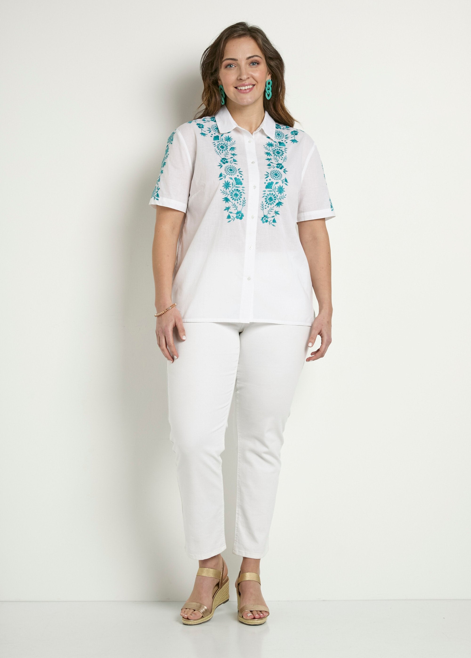 Blusa_longa_de_algodão_bordada_com_mangas_curtas_Bleu_et_blanc_SF1_slim