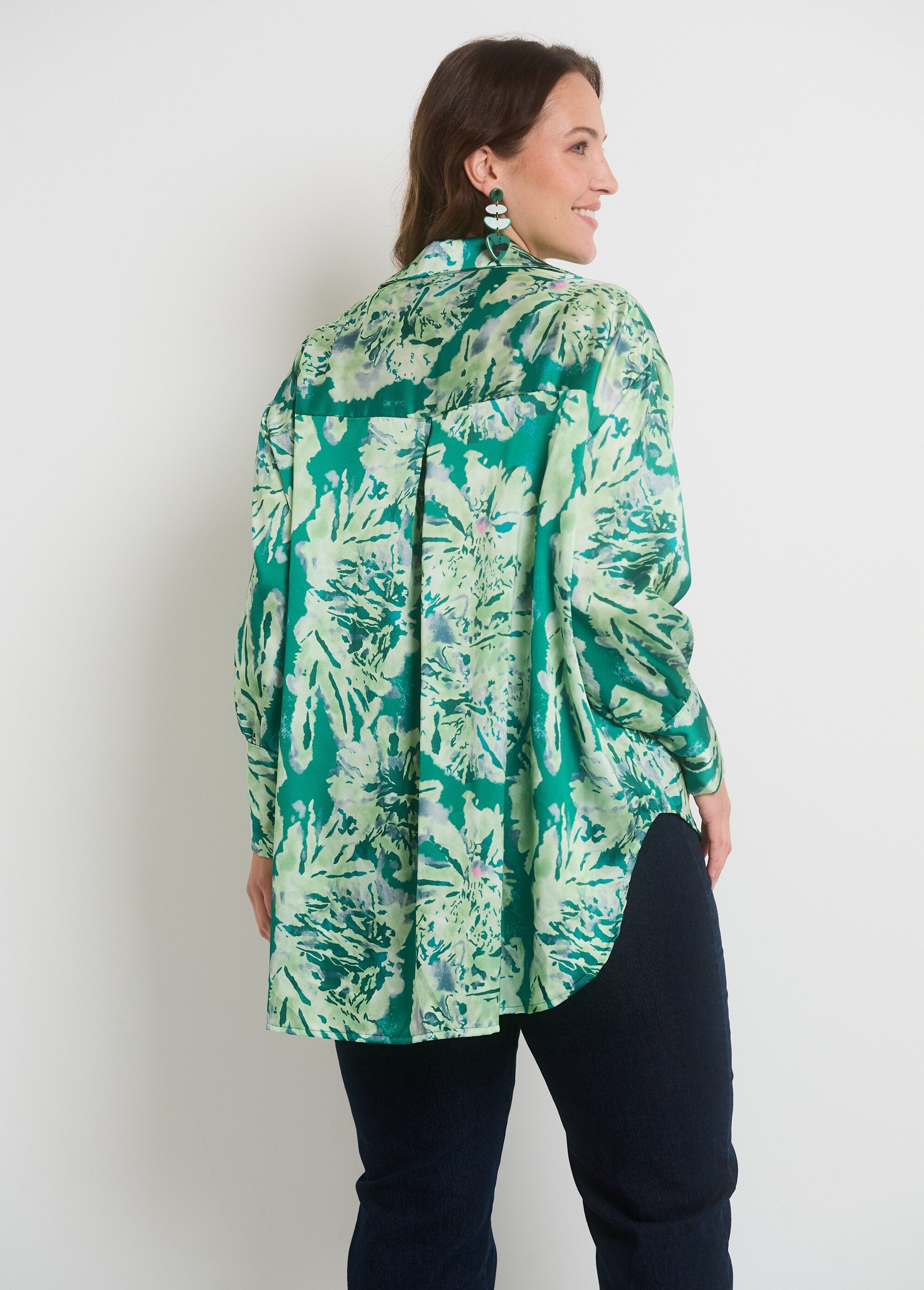 Blusa_de_cetim_aquarela_com_mangas_compridas_Vert_DO1_curvy