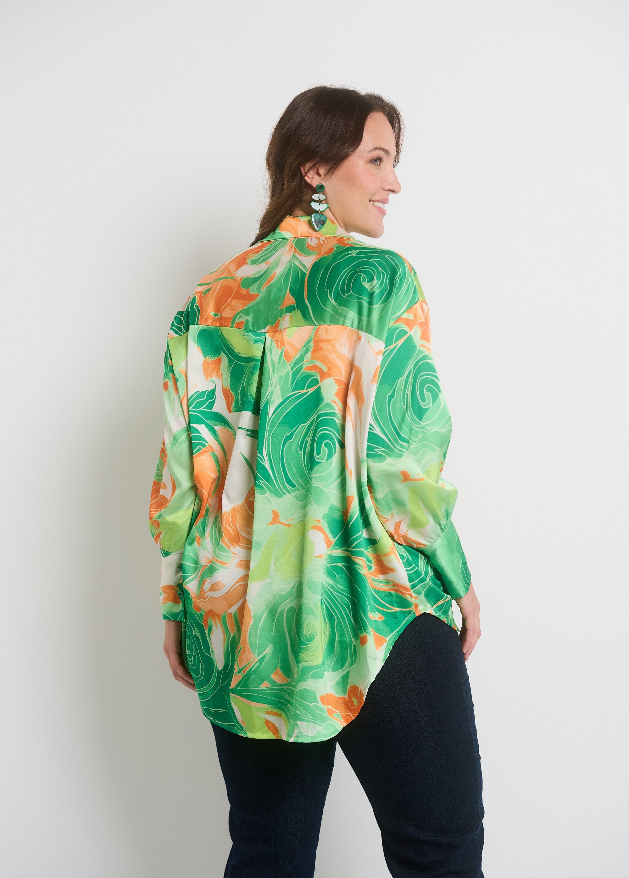 Blusa_de_cetim_floral_manga_longa_Vert_et_orange_DO1_curvy