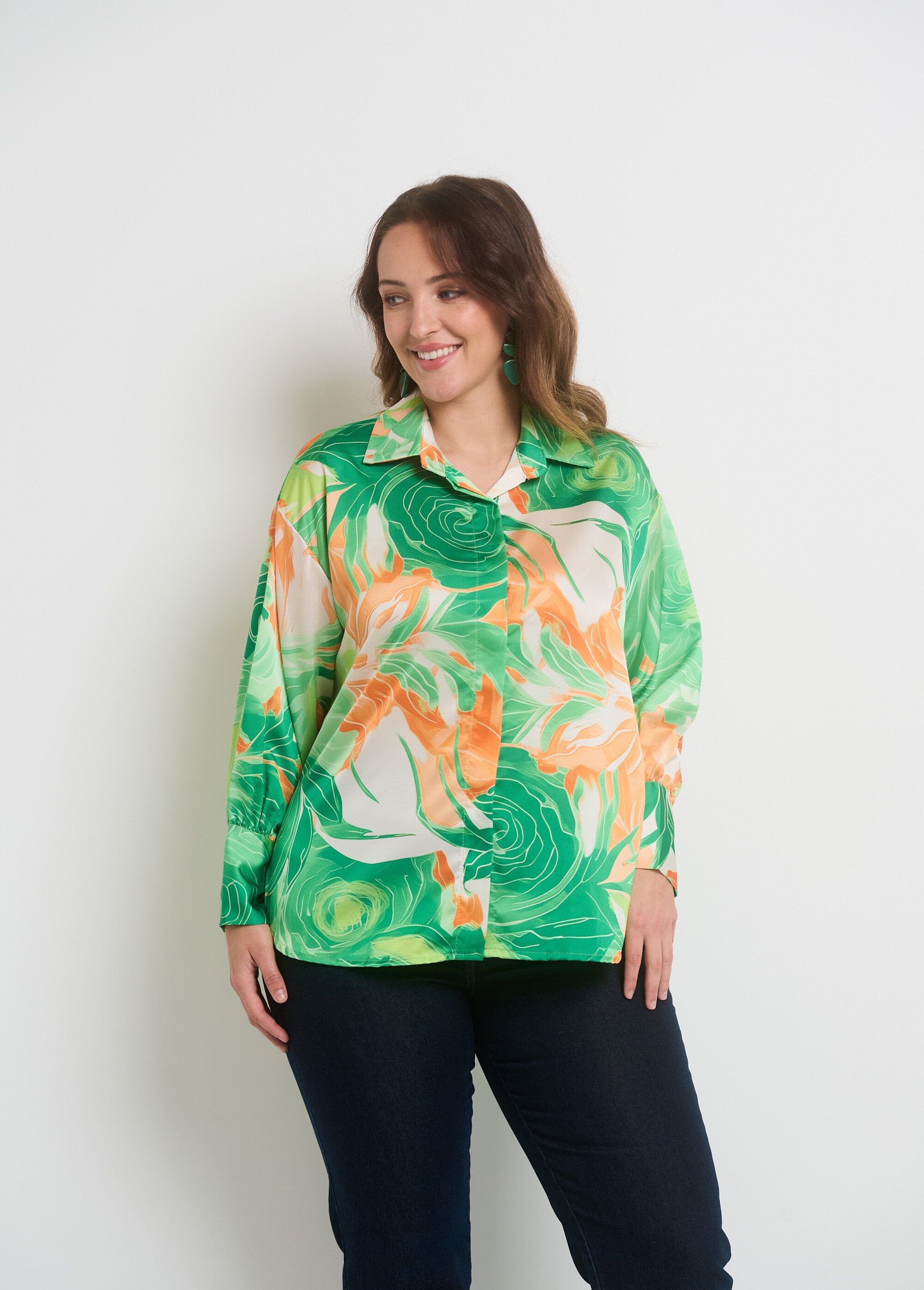 Blusa_de_cetim_floral_manga_longa_Vert_et_orange_FA1_curvy