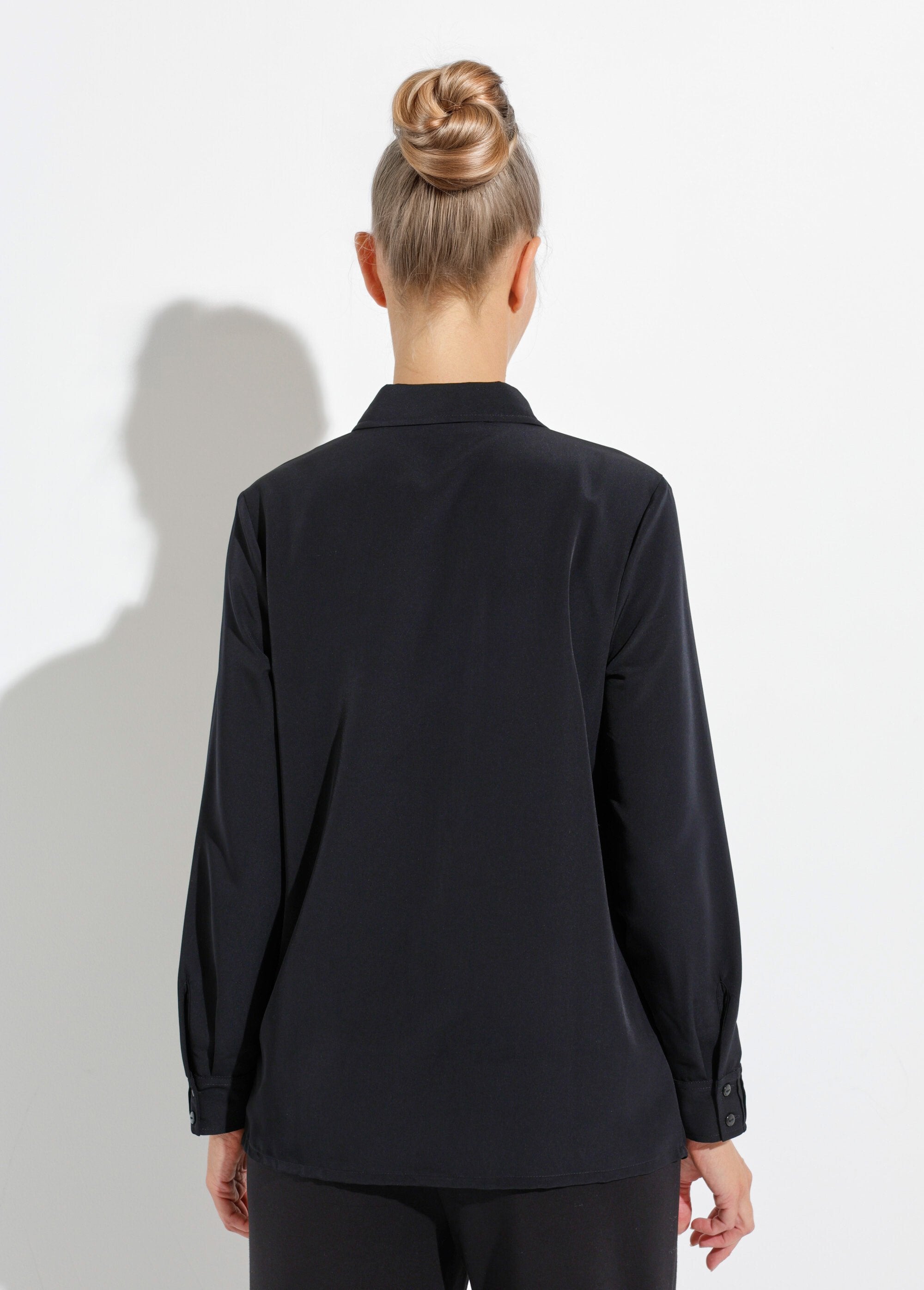 Blusa_longa_com_botões,_strass_e_gola_estilo_camisa_Noir_DO1_slim