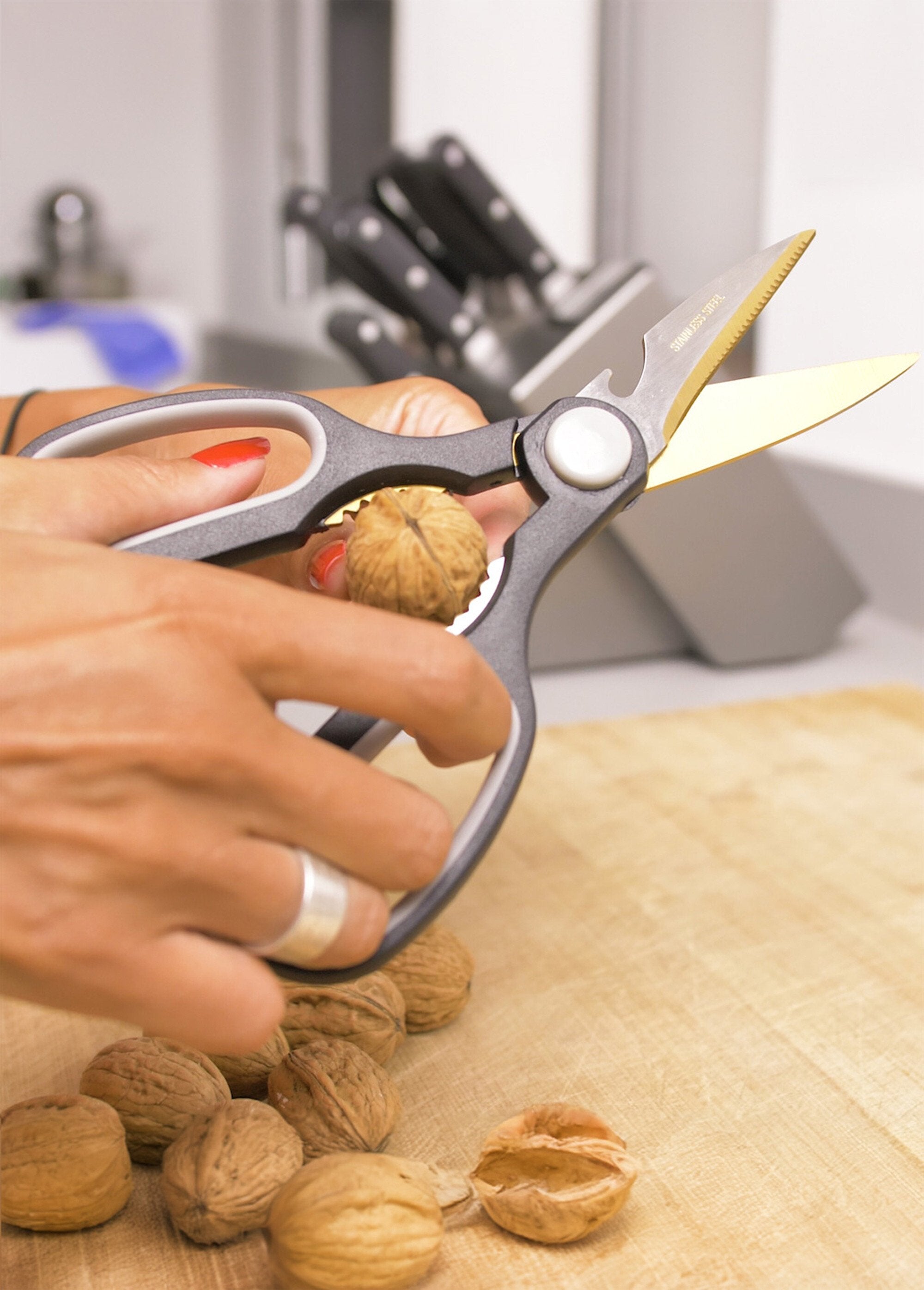 Tesoura_multiusos_-_embalagem_de_4_pares_Noir_et_gris_lot4_DE1_slim