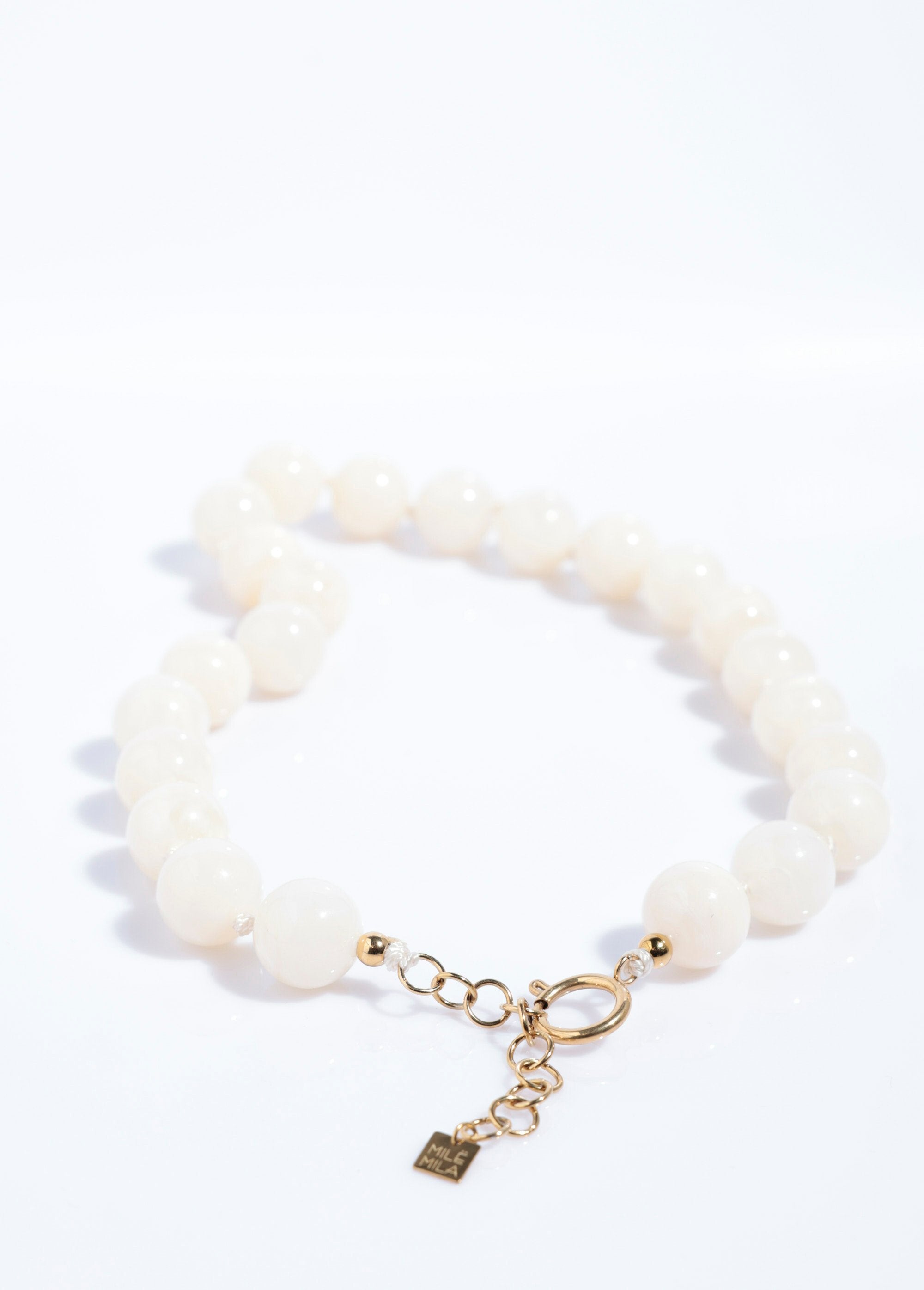 Colar_curto_de_pérolas_redondas_em_mármore_Ivoire_DE2_slim