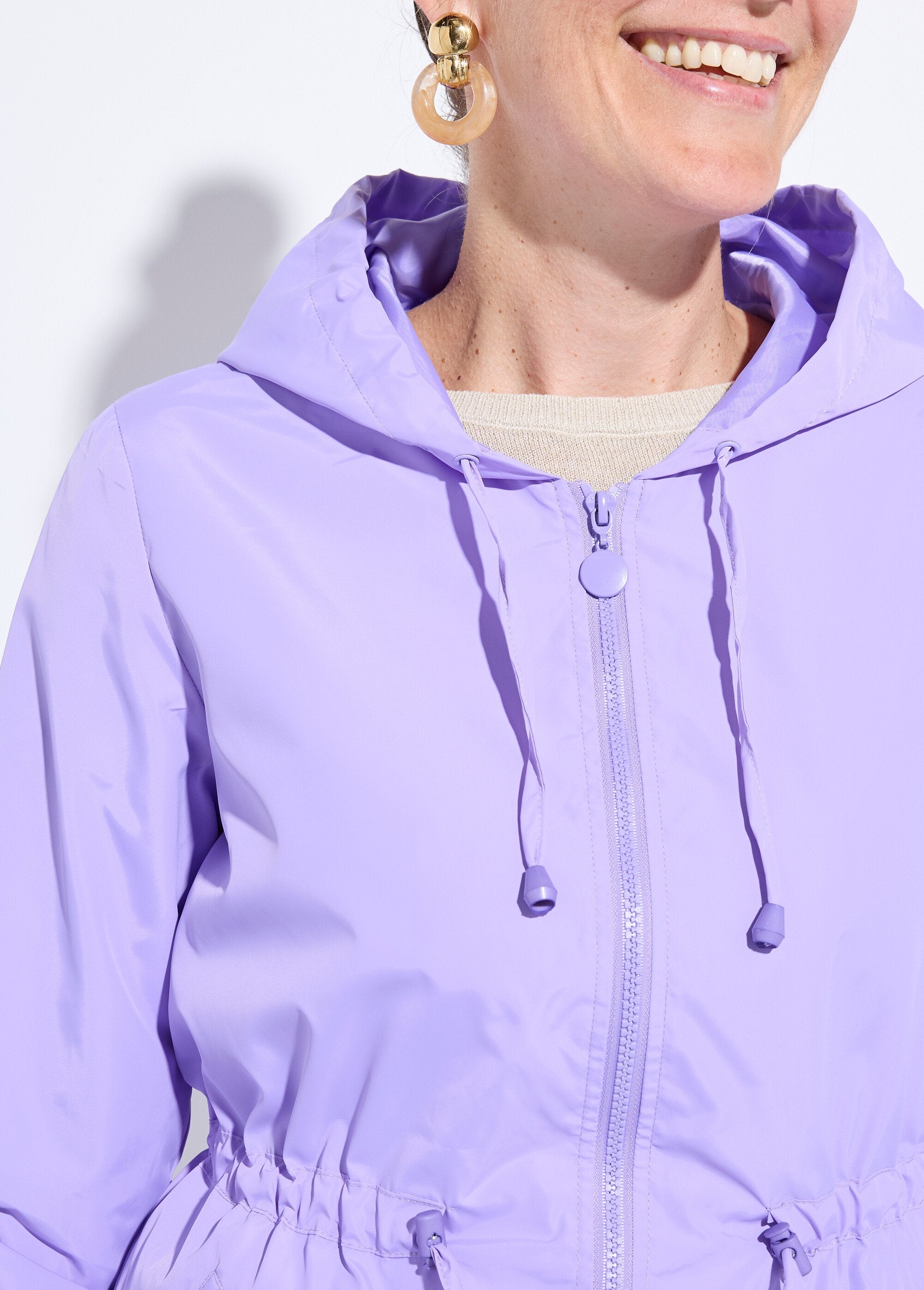 Casaco_corta-vento_com_capuz_e_cintura_apertada_Parme_DE1_slim