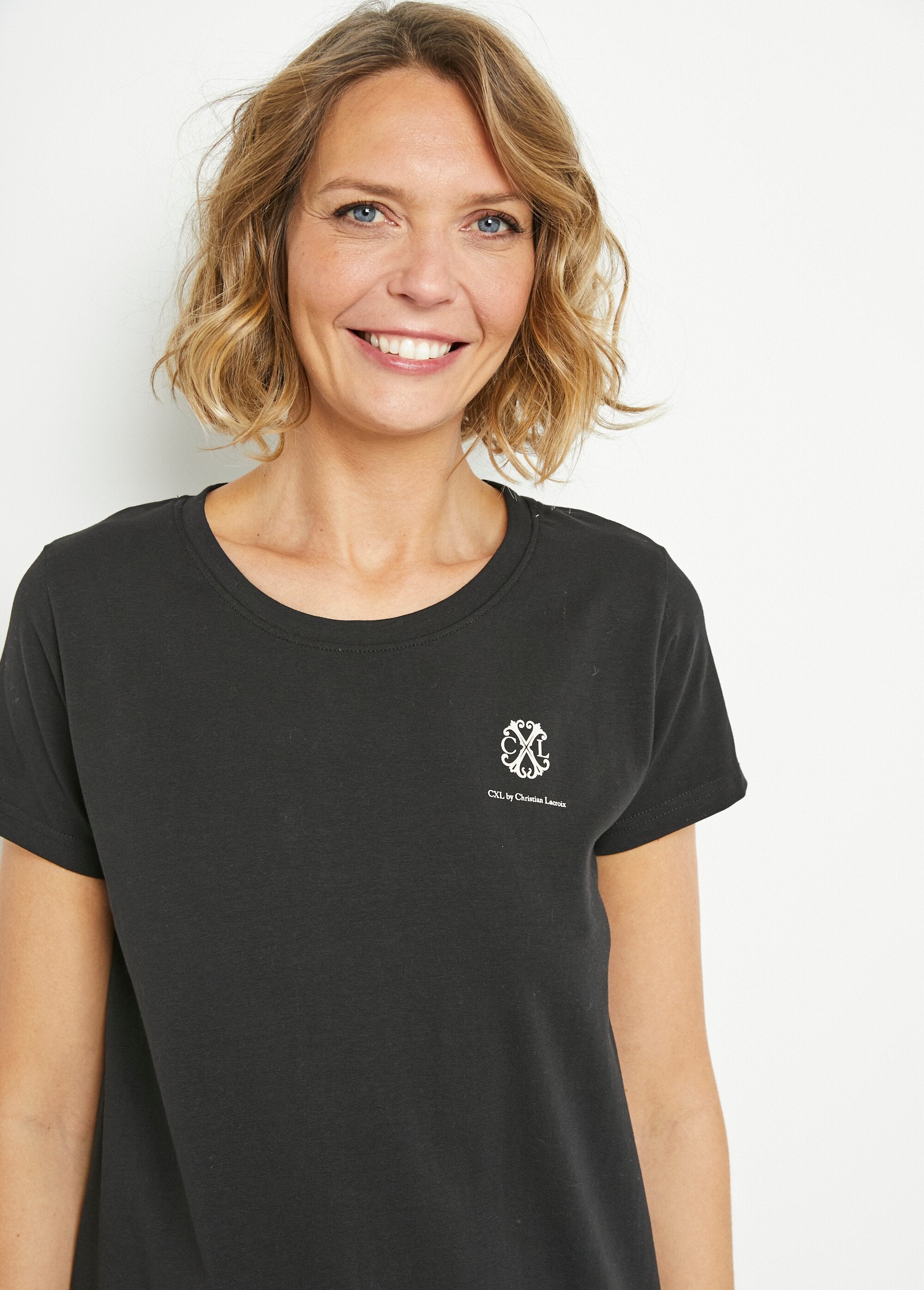 Camisola_de_manga_curta_e_renda_Noir_DE1_slim