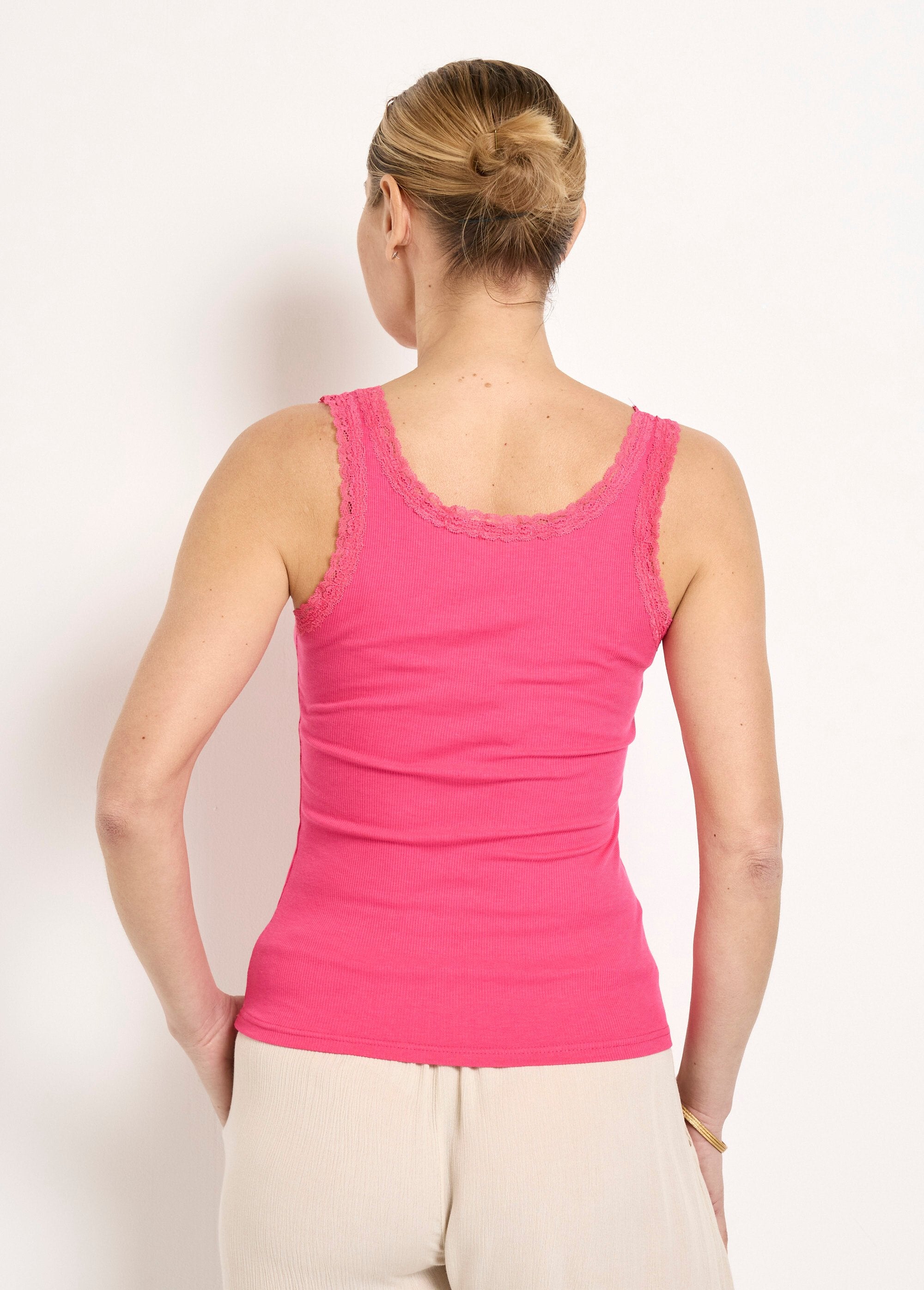 Top_fino_canelado_com_acabamento_em_renda_Fuchsia_DO1_slim