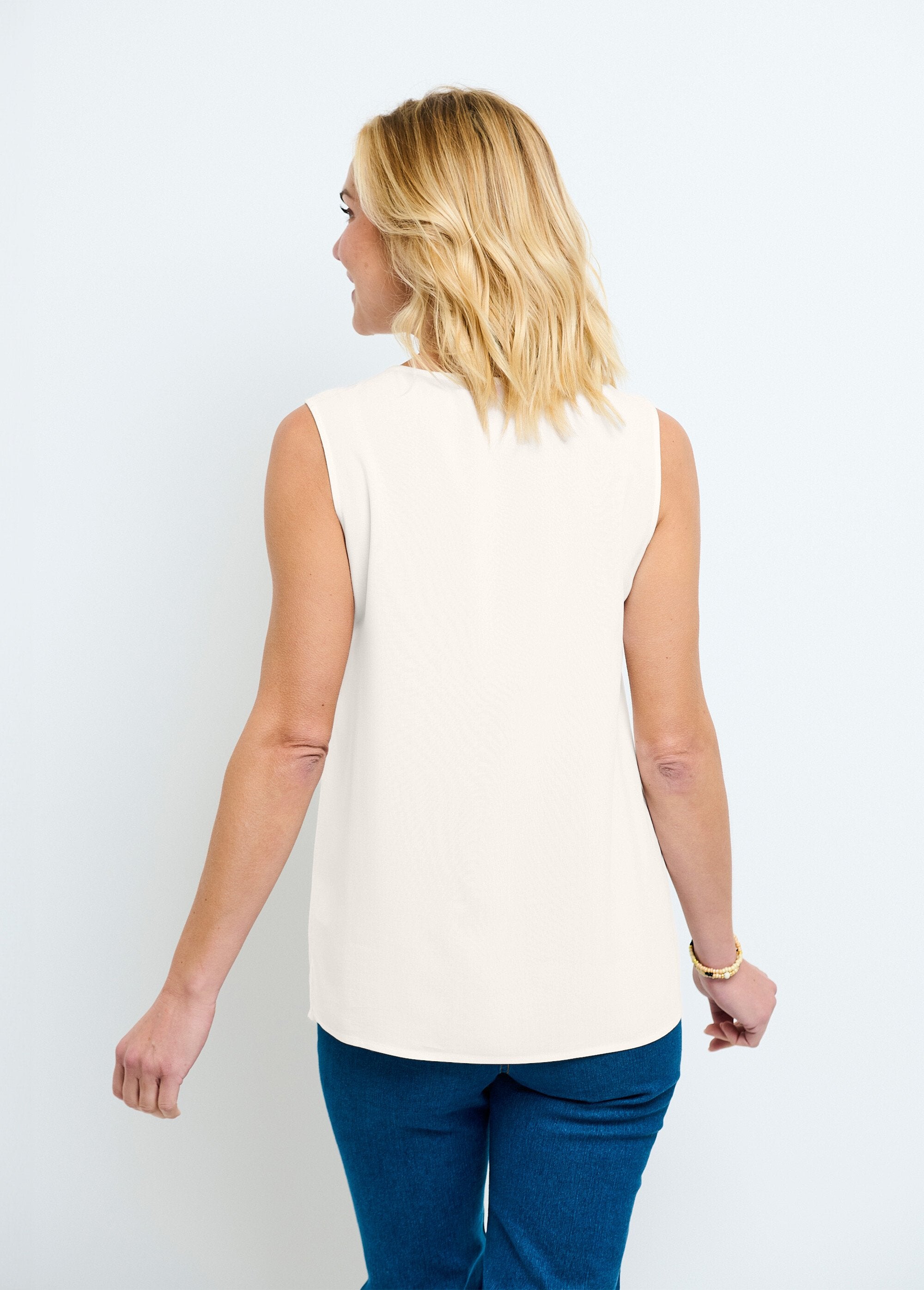 Regata_longa_de_gola_redonda,_lisa_ou_estampada_Ecru_DO1_slim