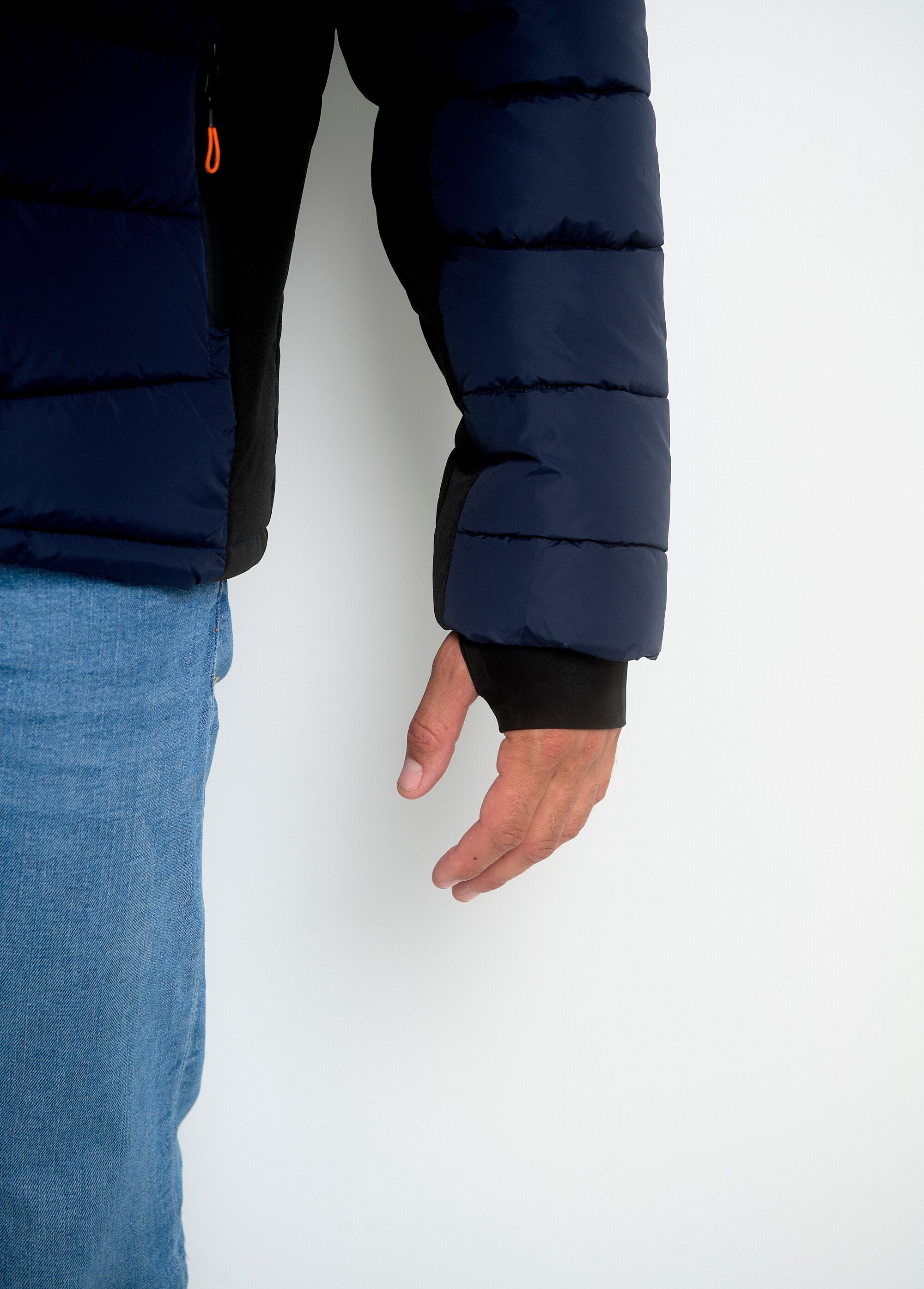 Casaco_quente_com_capuz_e_detalhes_fluorescentes_Marine_DE3_slim