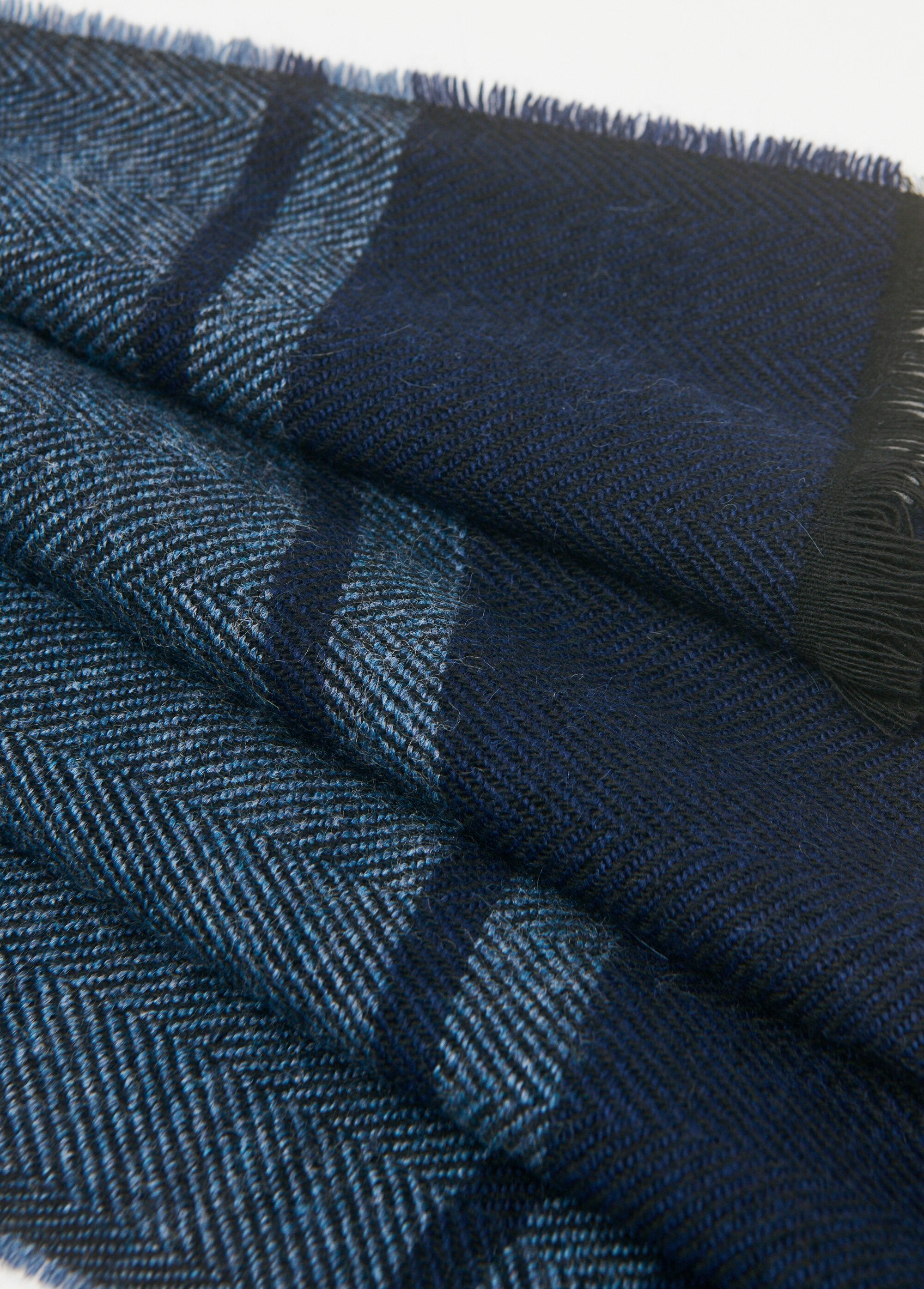 Cachecol_masculino_quente_em_espinha_de_peixe_com_lã_Gris_et_bleu_anthracite_DE3_slim