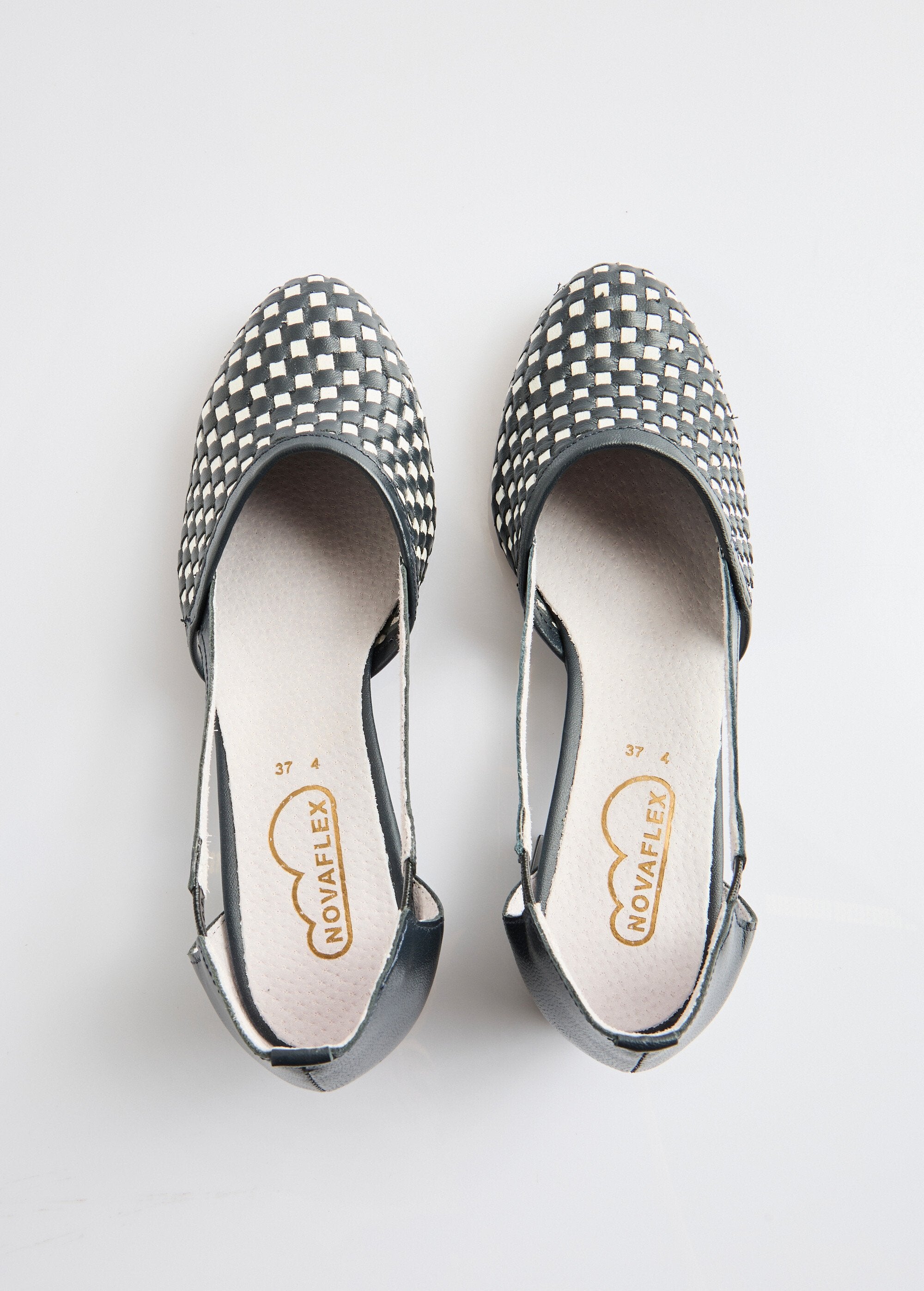 Bombas_de_salto_de_couro_Marinha_e_branco_OV1_slim