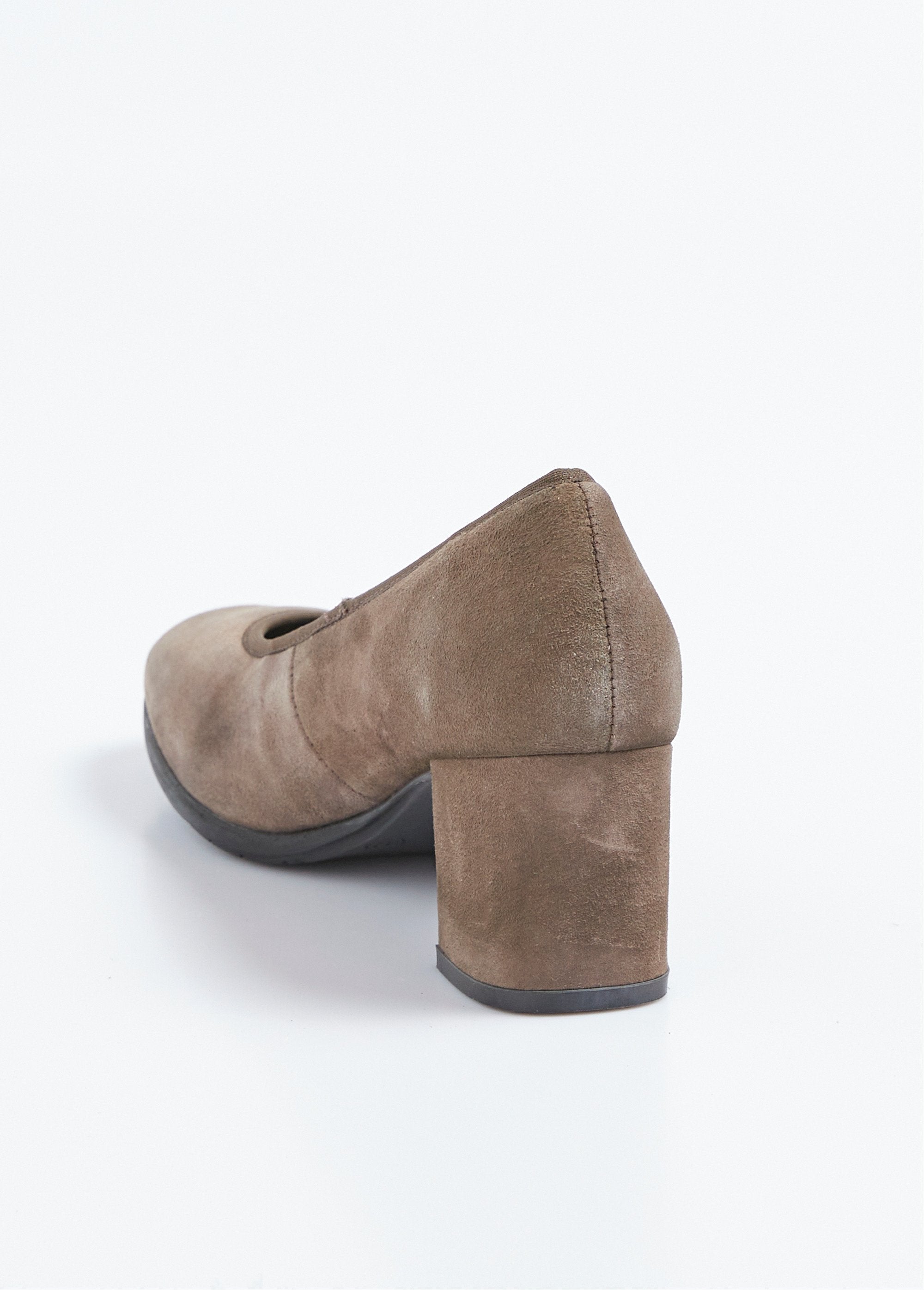 Sapatos_de_camurça_com_salto_antiderrapante_Taupe_DO1_slim